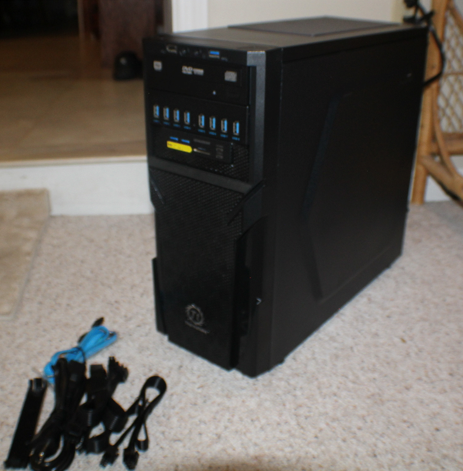 Thermaltake / Ryzen 5 9600x / Intel B580