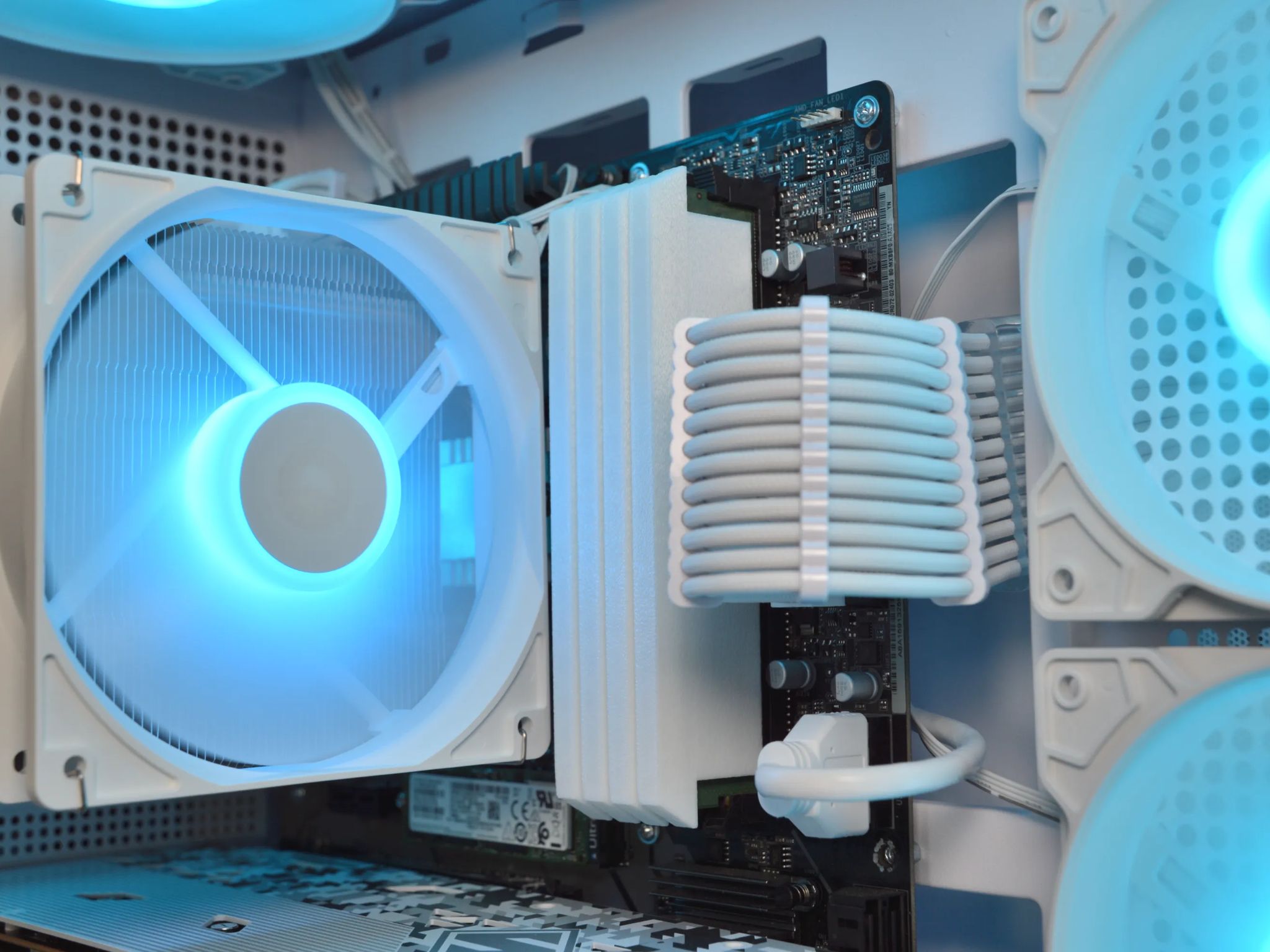 🧊🧊| RX 7600 8GB | RYZEN 5 5600 | 32GB DDR4 RAM | 1TB NVME SSD | Steel Legend |