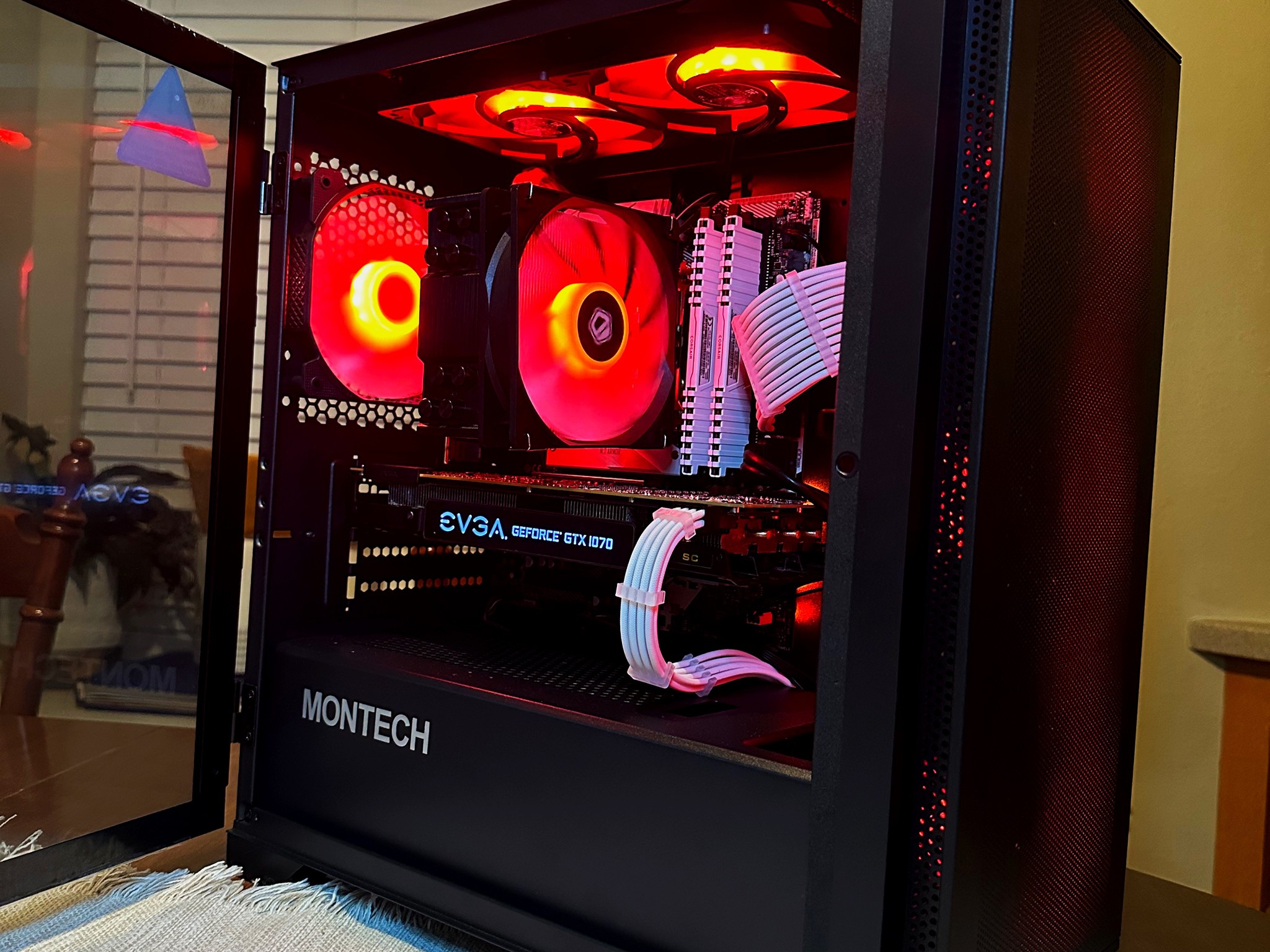 Clean Gaming PC(EVGA GTX 1070, i5-10400f, 16gb DDR4)