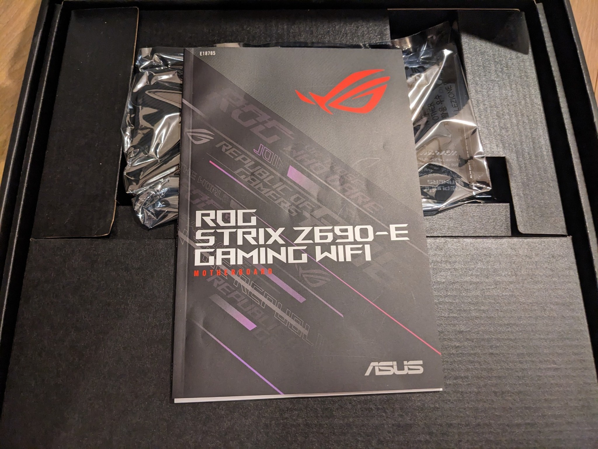 Intel Core i7-13700K w/ ASUS ROG Strix Z690-E Gaming WiFi 6E 32GB DDR5 6000mt/s cl36