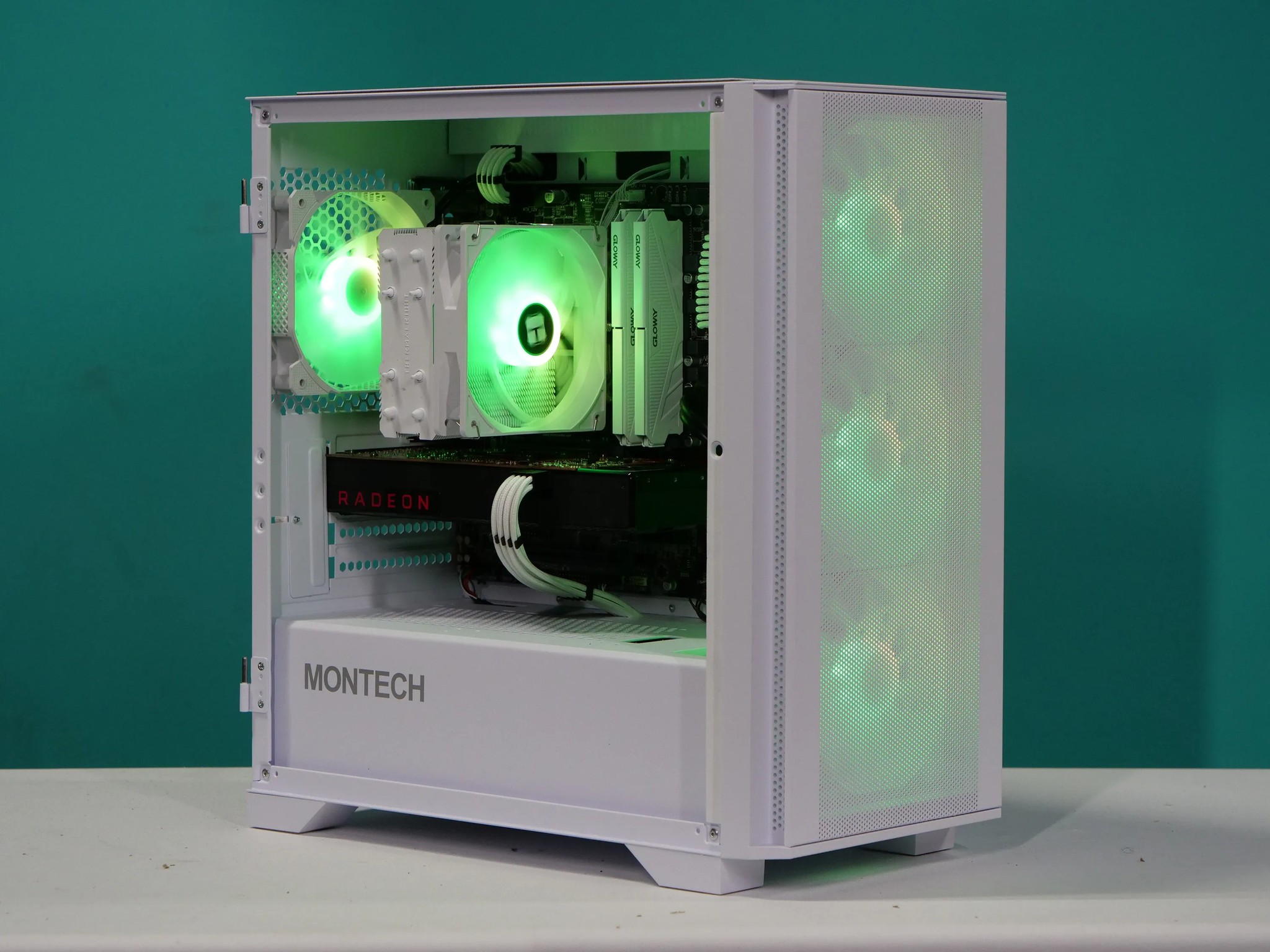 UCW Ready to Play Q170 "Thats about White" Build (i7-7700 + RX 580X 8gb + 16gb RAM)