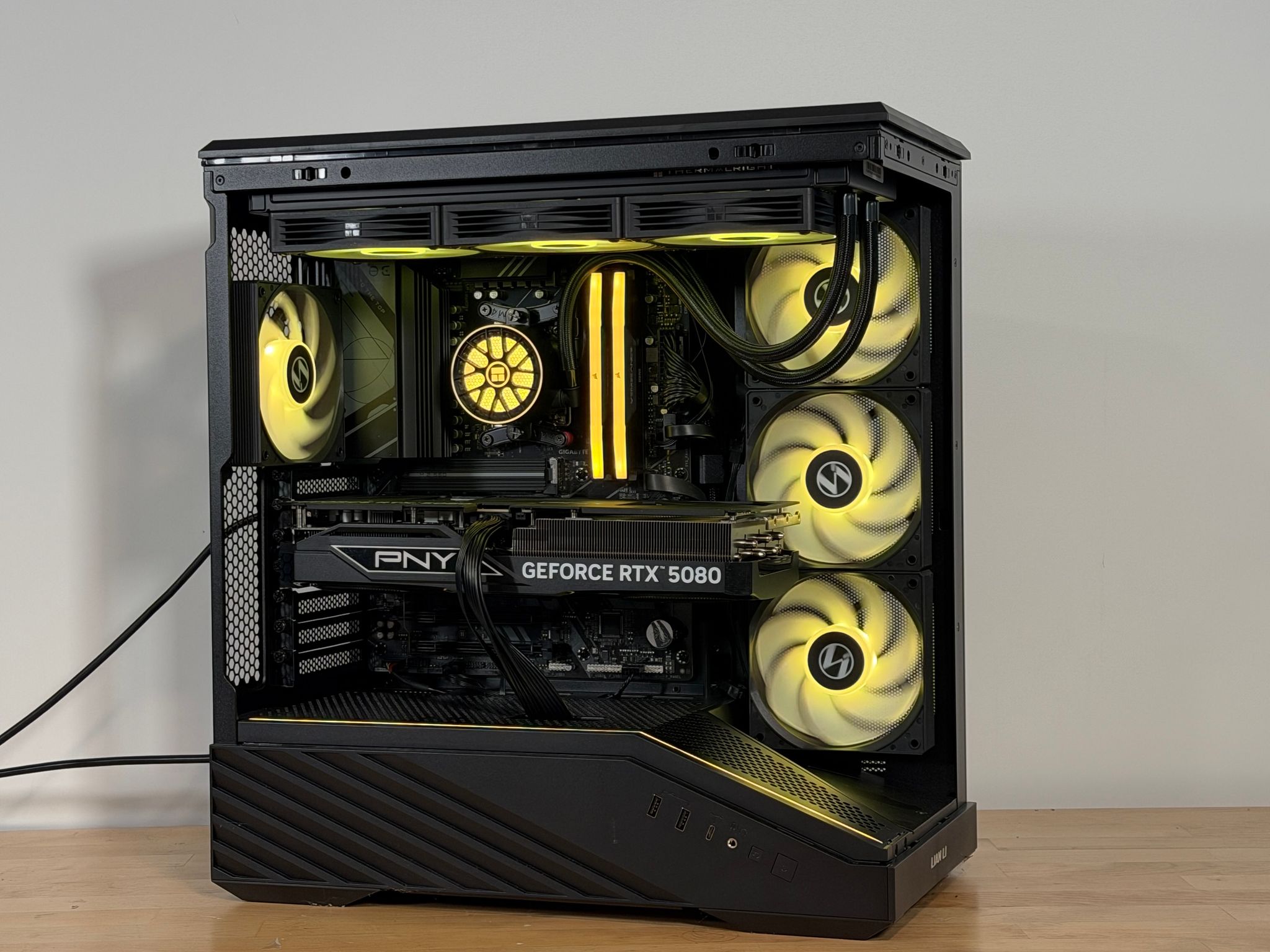 GeForce RTX 5080 - Ryzen 7 9800X3D Gaming PC