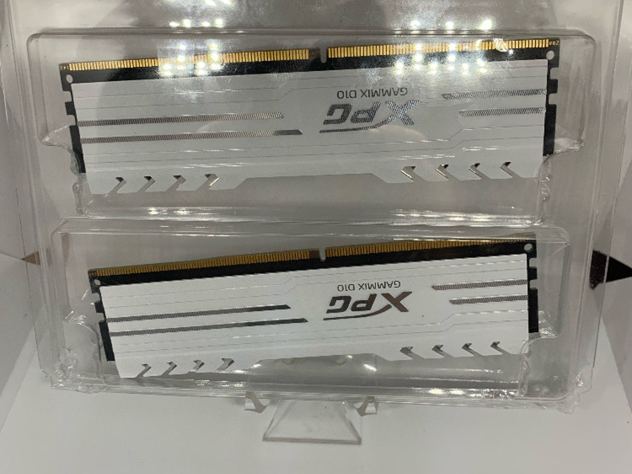 (Used) ADATA XPG GAMMIX D10 16 GB (2 x 8 GB) DDR4-3000 CL16 RAM White