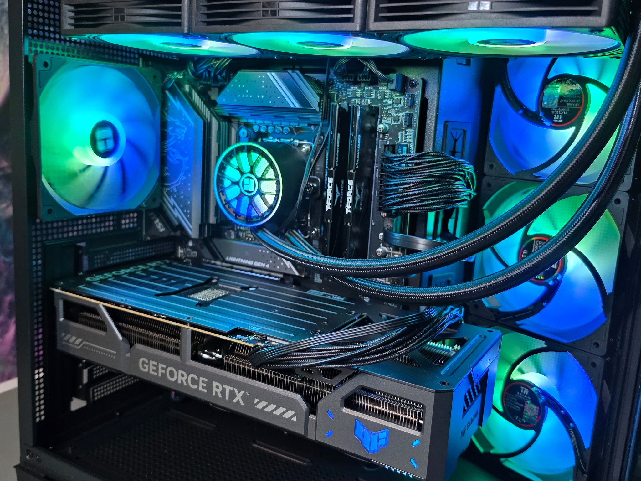 ASUS RTX 5070 12gb + Intel Core i7 14700f