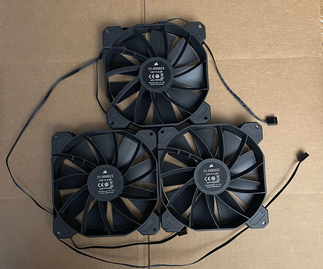 Corsair 140mm ,12v DC 0.3A. 4pins M/N: RWF0058