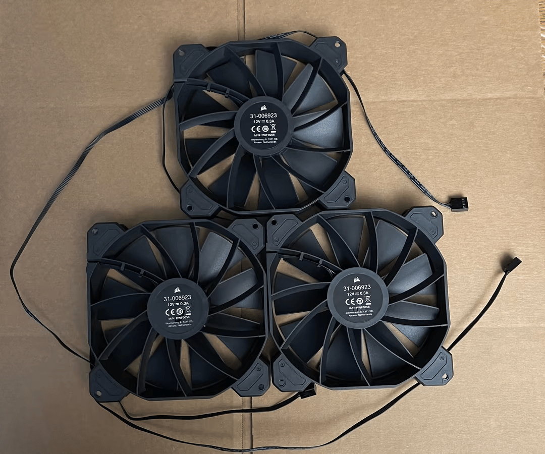 Corsair 140mm ,12v DC 0.3A. 4pins M/N: RWF0058