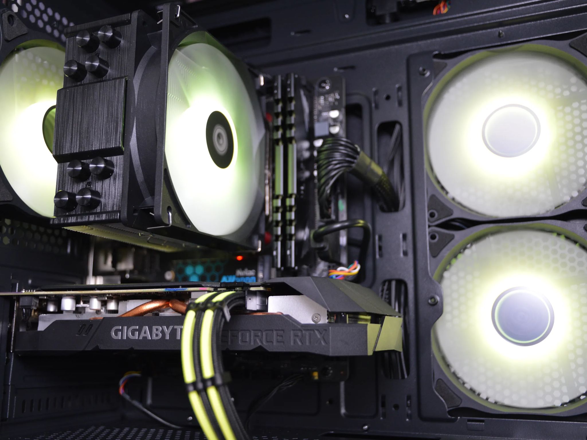 🐝🐝| RTX 2060 6GB | RYZEN 5 2600 | 16GB DDR4 RAM | 1TB NVME SSD | Bee Sting 4.0 |