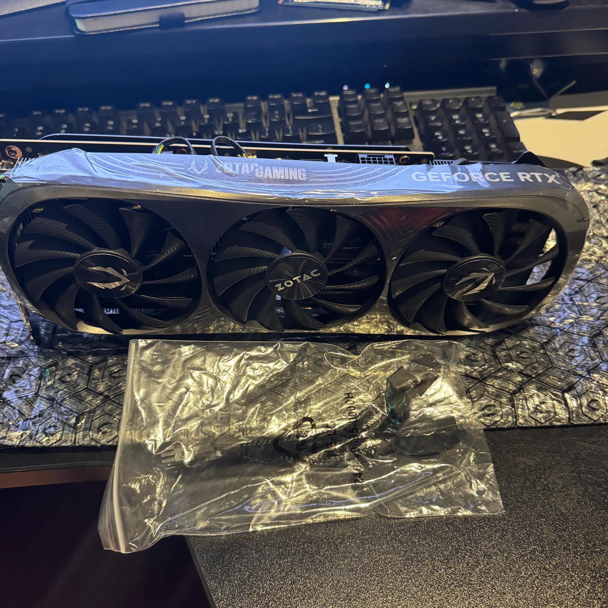 ZOTAC Gaming GeForce RTX 4080 Super Trinity Black Edition DLSS 3 16GB GDDR6X