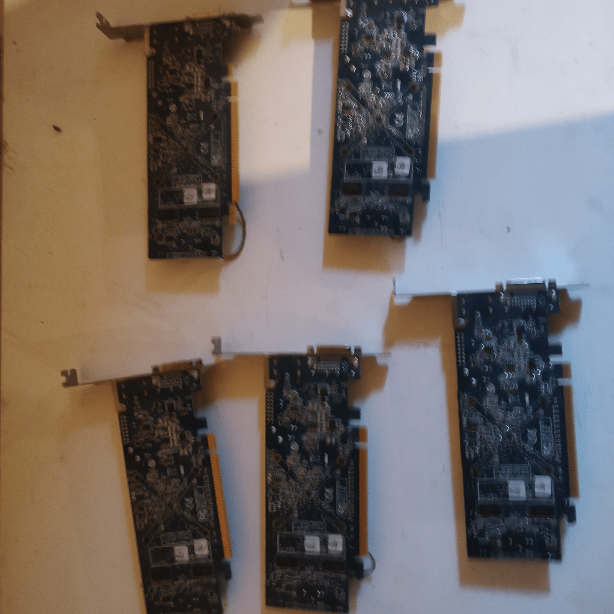 5x HD 5450 display adapders 
