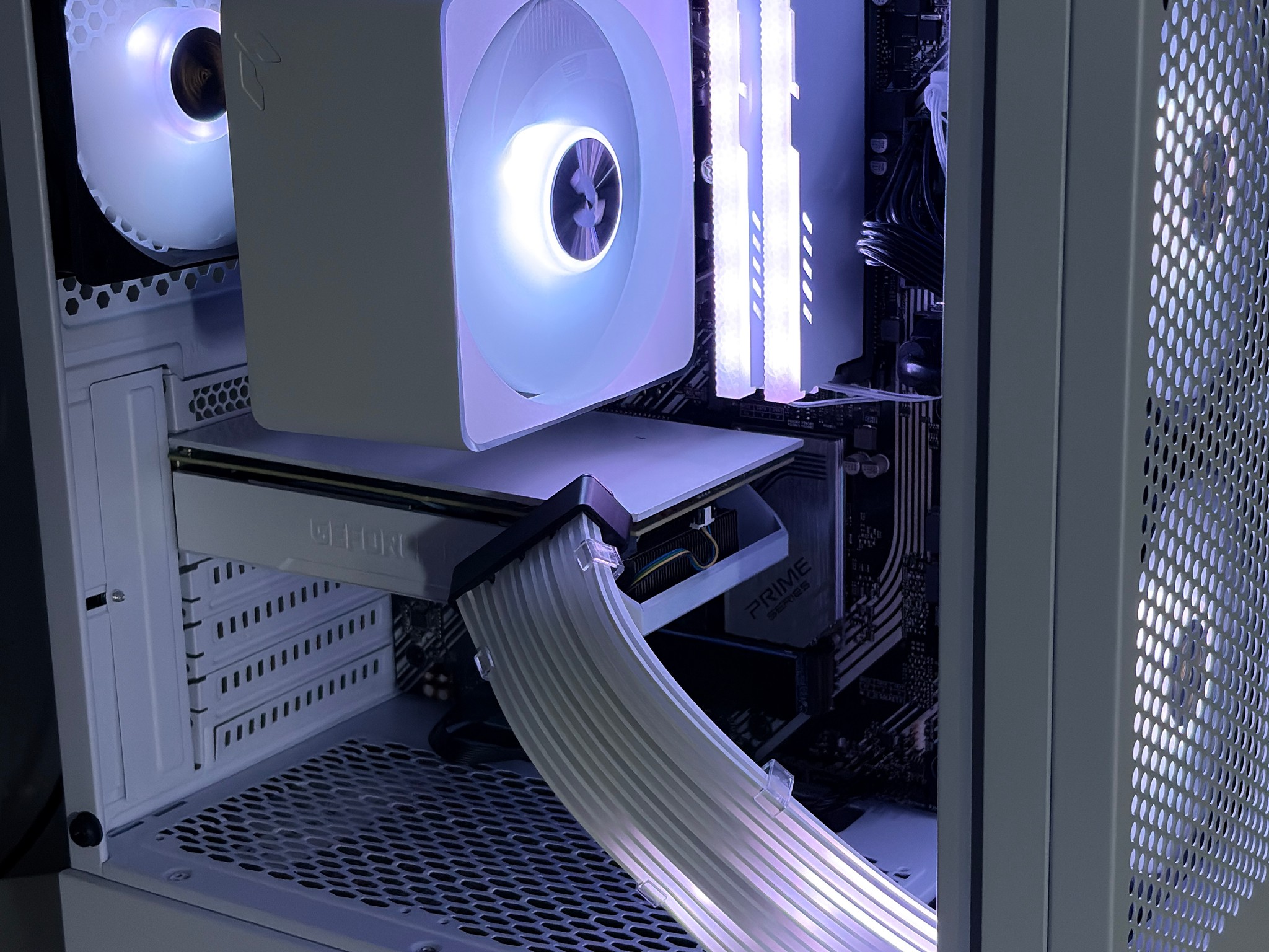 White Gaming PC | i7 + RTX 2060 Super | 16GB 3200MHz | Ready to Play