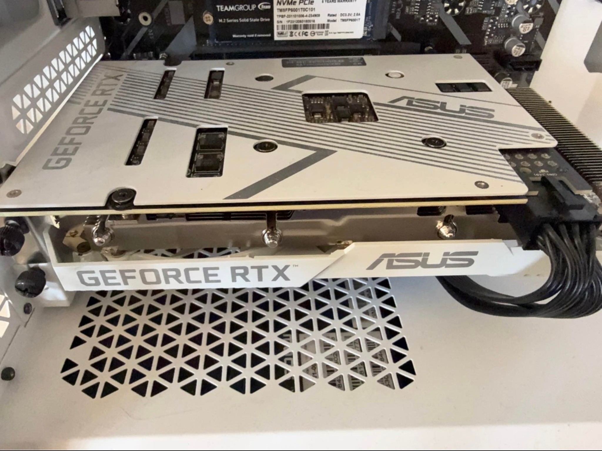 RXT 3060 12GB WHITE + RYZEN 5 5500 GAMING PC