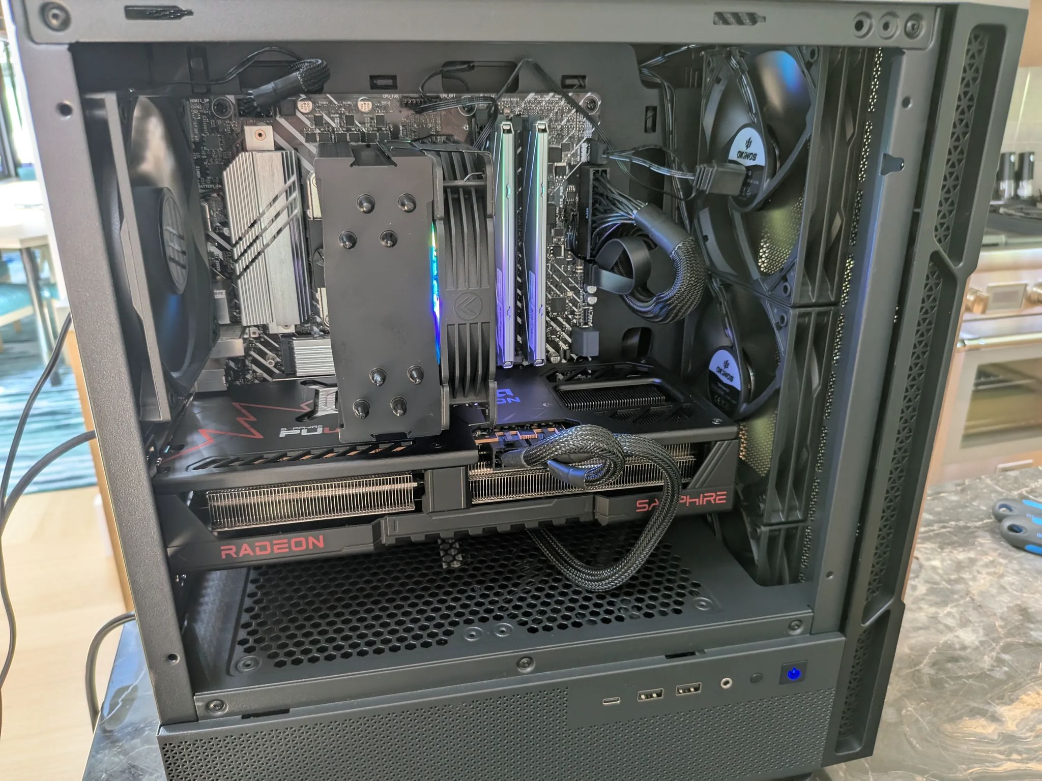 Walnut Wood RX 9070 PC - Intel Core i5 13th Gen, AMD Radeon RX 9070, 32 GB RAM, 4 TB SSD