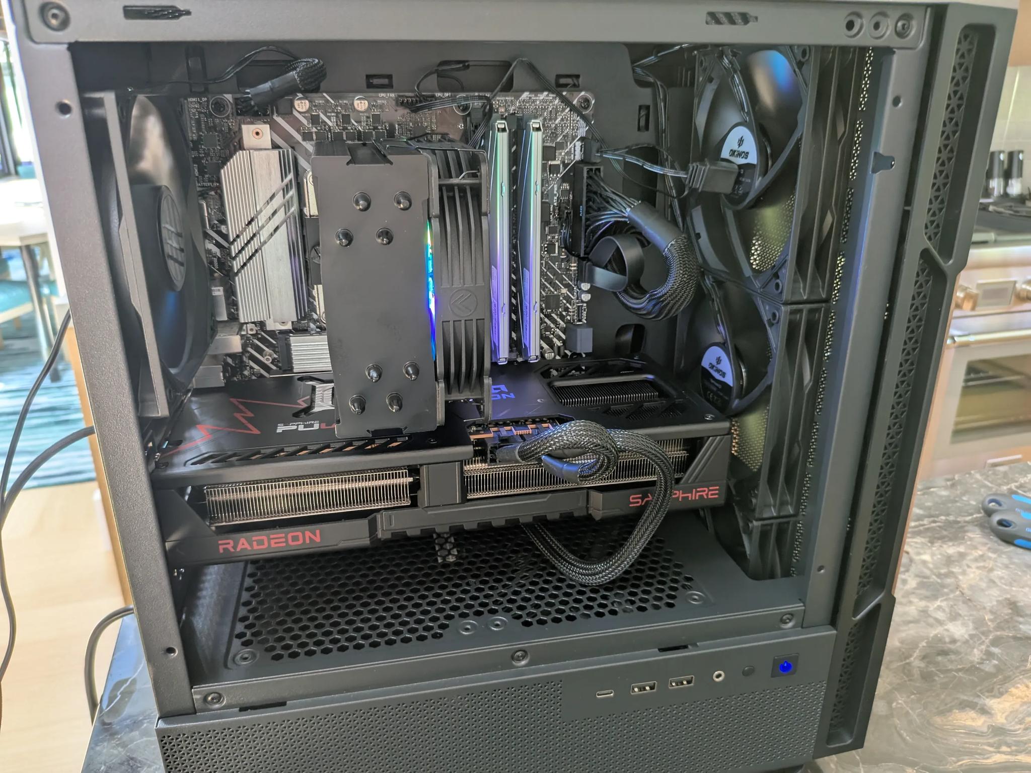 Walnut Wood RX 9070 PC - Intel Core i5 13th Gen, AMD Radeon RX 9070, 32 GB RAM, 4 TB SSD