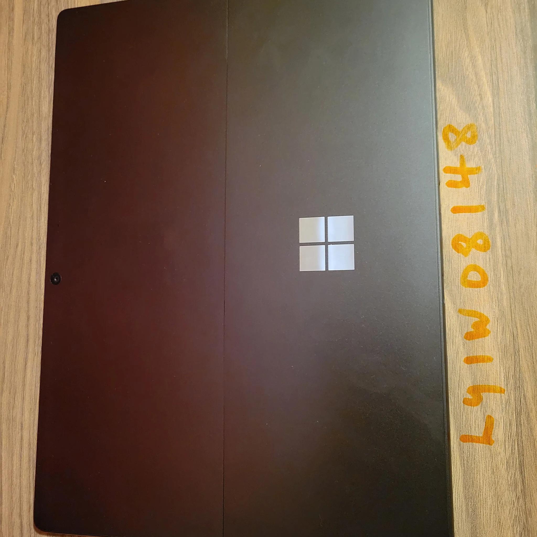 Microsoft Surface Pro 9 - 256gb - intel i5 12th gen. - 13" QLED Touch Screen