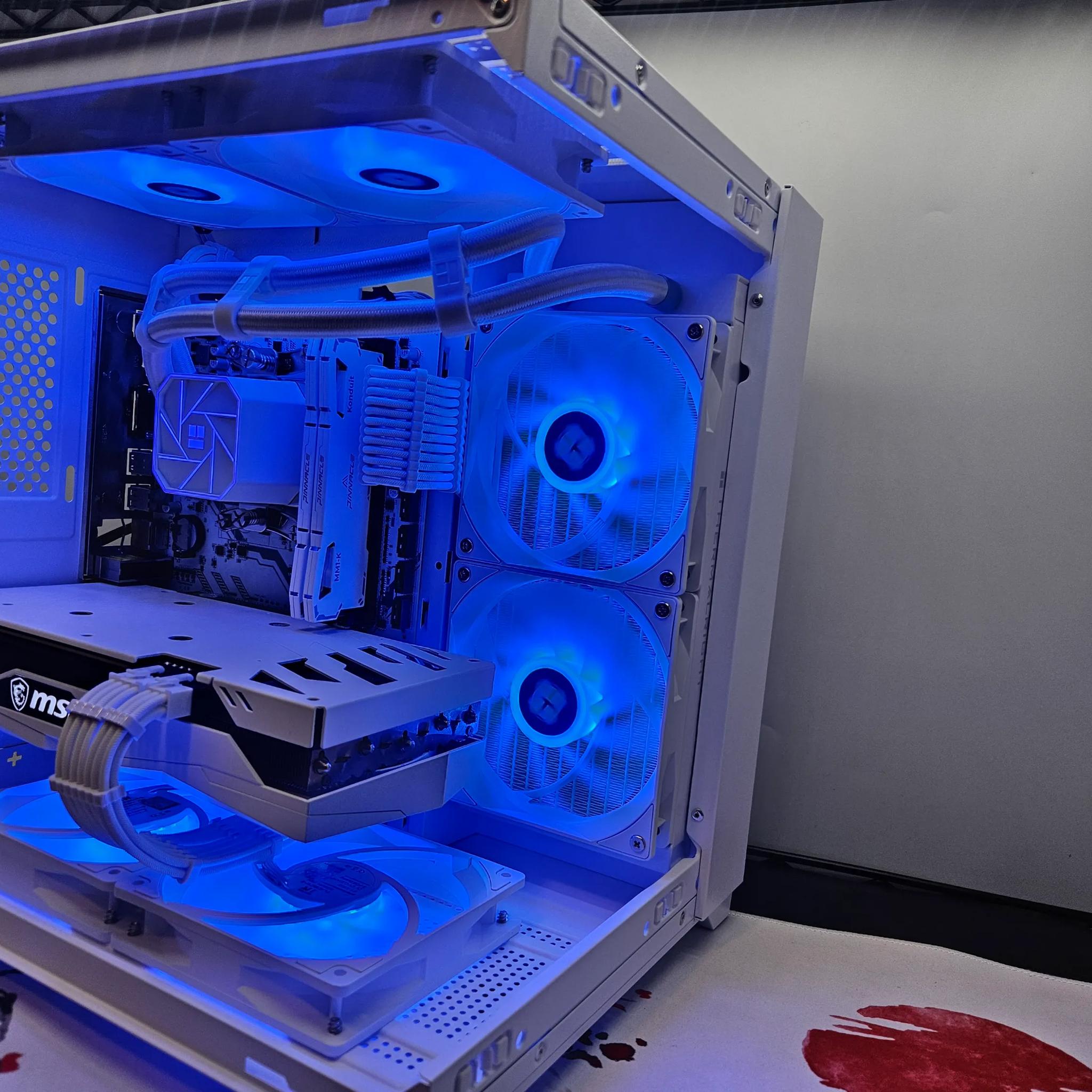 Liquid cooled Arctic Rig Ryzen 5 / 32GB DDR4/  2TB SSD / RTX 3060 12GB