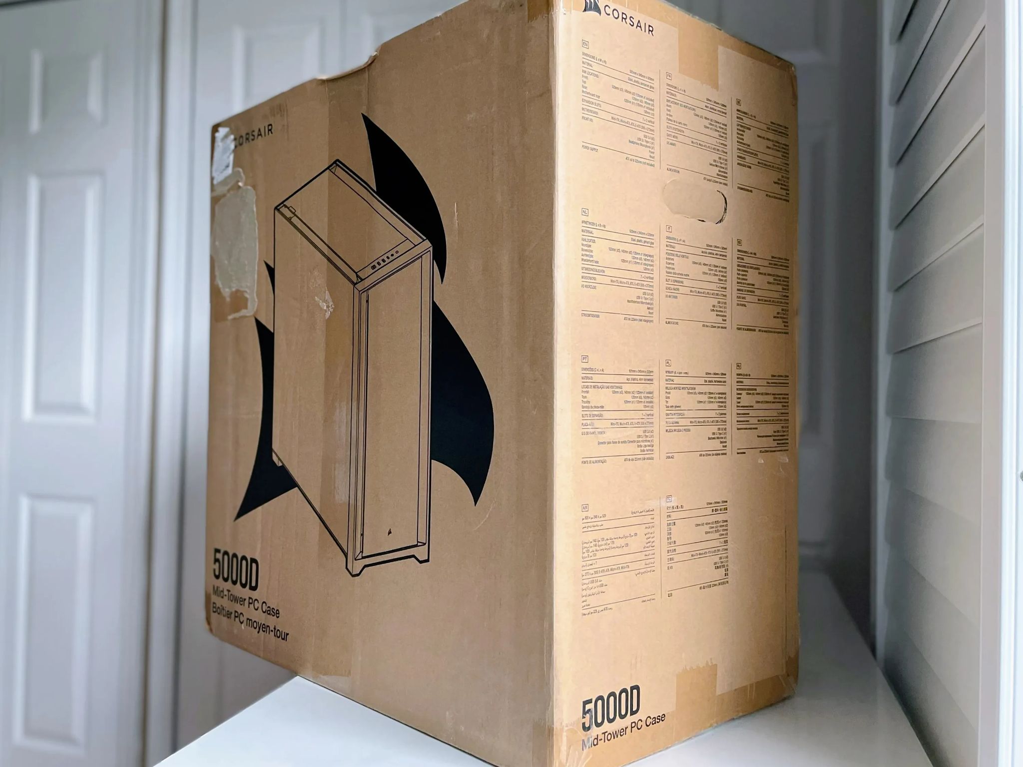 BNIB Corsair 5000D Tempered Glass Mid-Tower ATX PC Case - White