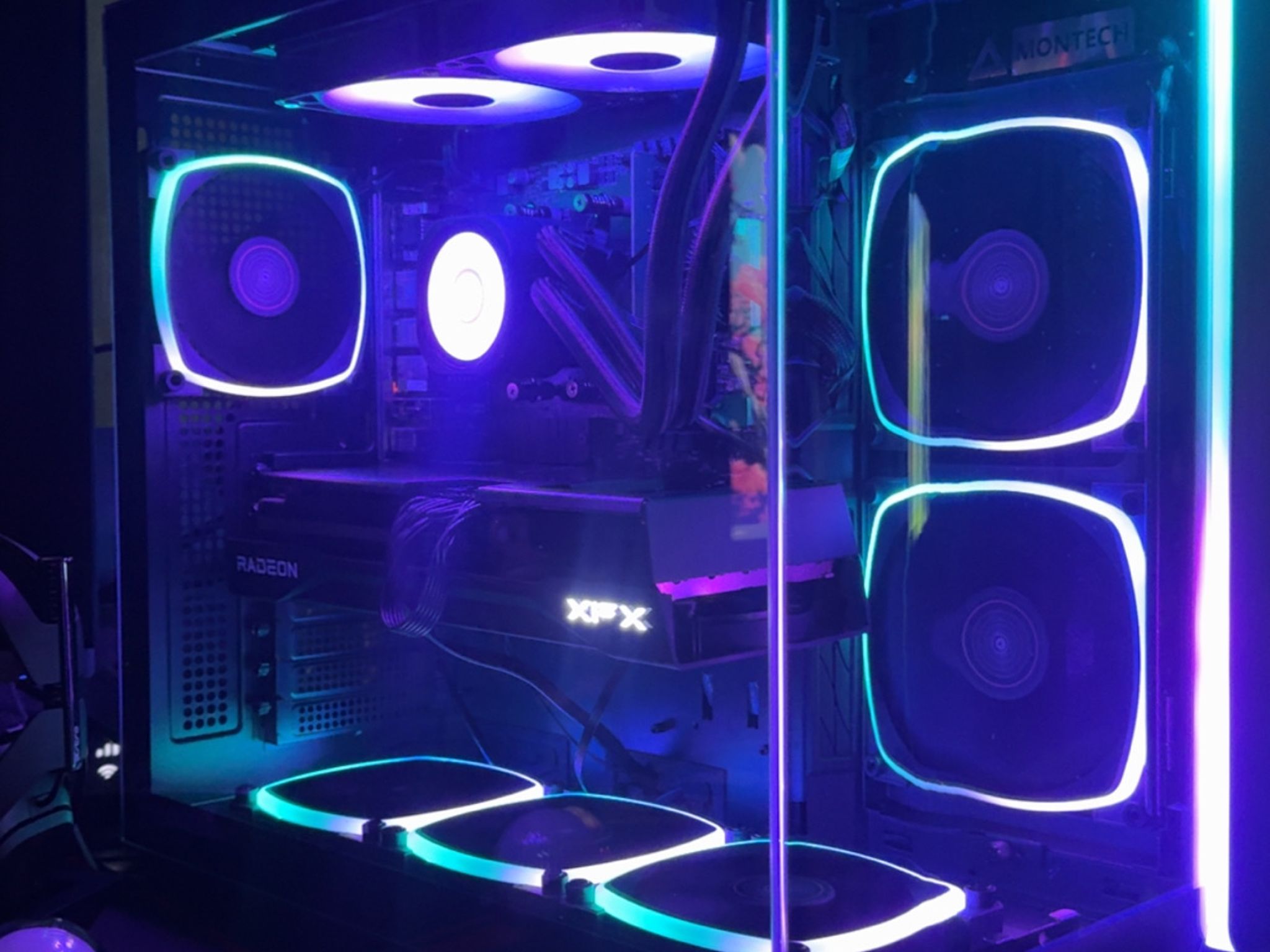 Radeon RX 9070 Xt Custom Gaming PC - Ryzen 7 5800X3D, 32GB RAM, 1TB SSD