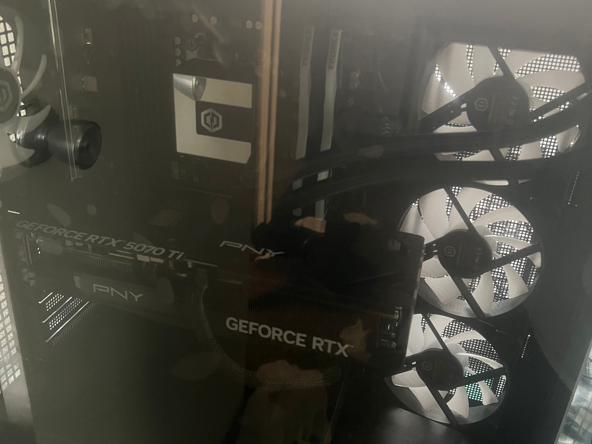 AMD Ryzen 7 9800X3D, GeForce RTX 5070 Ti 16GB, 32GB RAM, 2TB SSD, Windows 11 Home