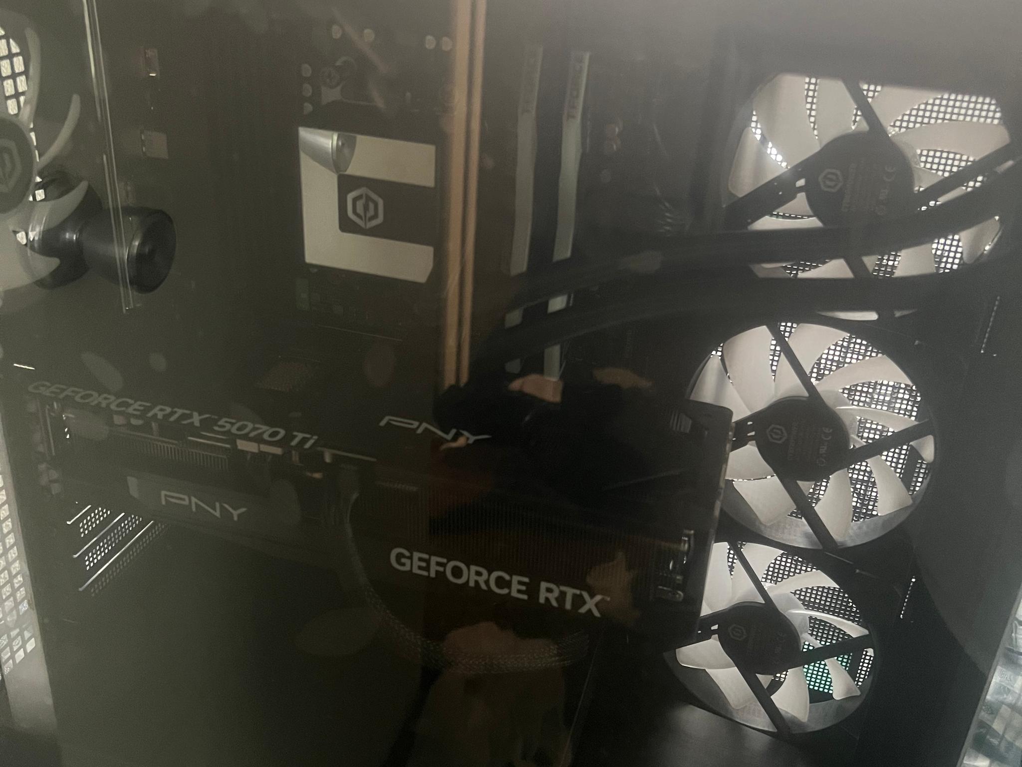 AMD Ryzen 7 9800X3D, GeForce RTX 5070 Ti 16GB, 32GB RAM, 2TB SSD, Windows 11 Home