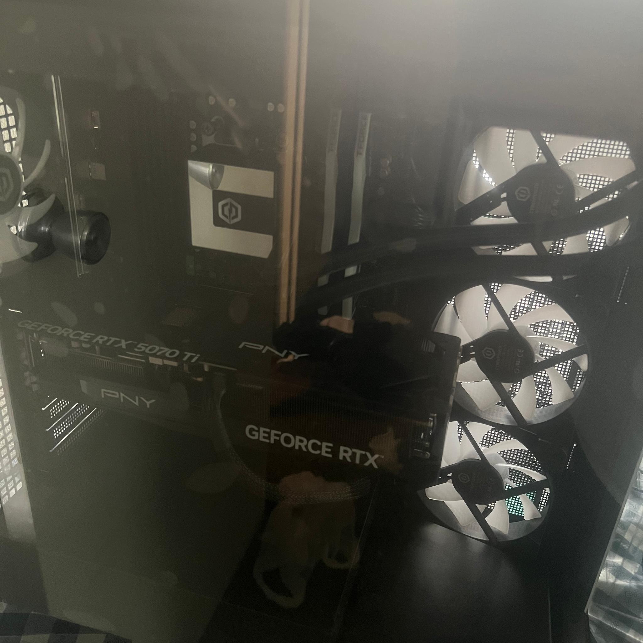 AMD Ryzen 7 9800X3D, GeForce RTX 5070 Ti 16GB, 32GB RAM, 2TB SSD, Windows 11 Home