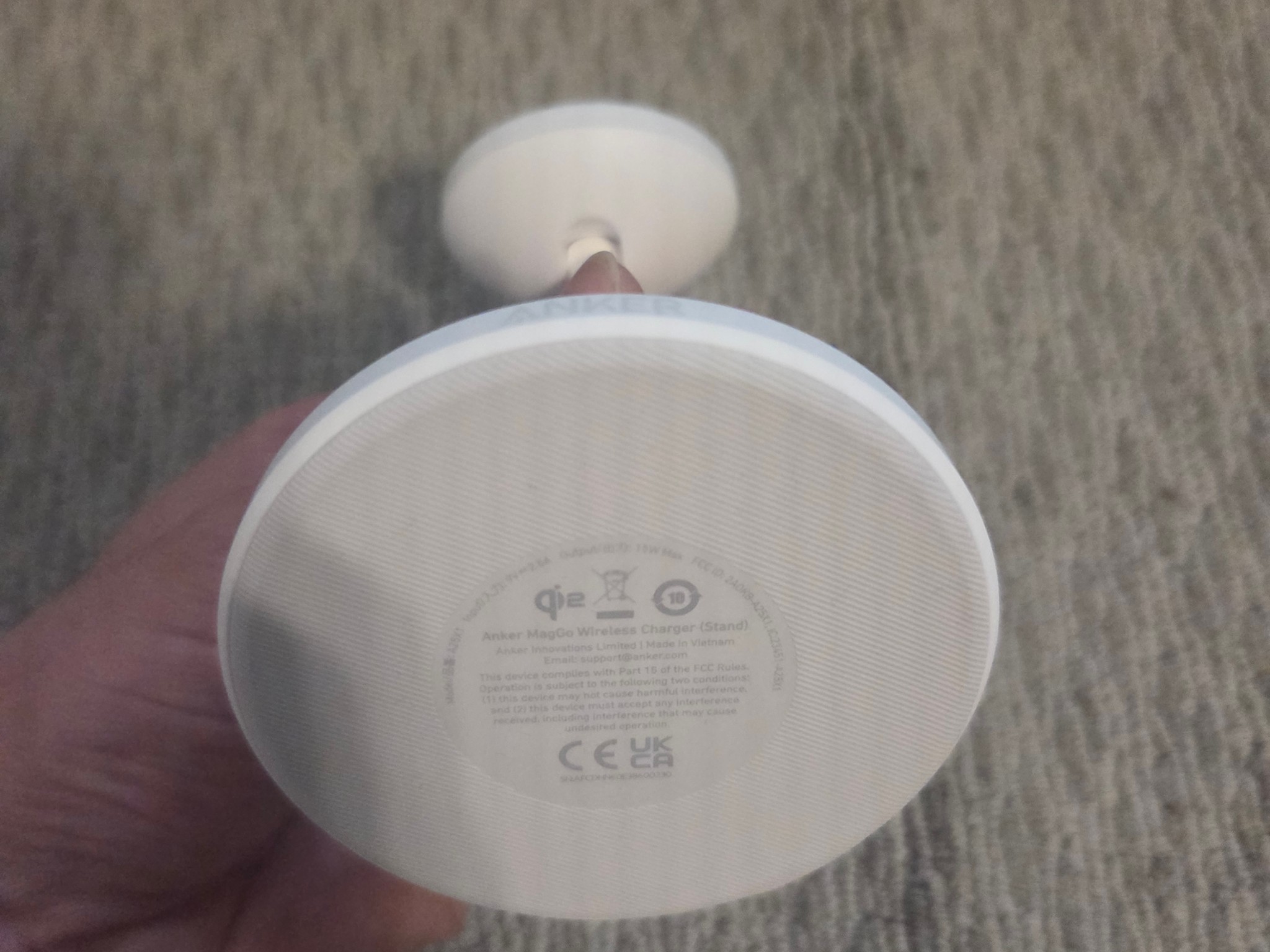 Anker mag go in white (excellent condition)