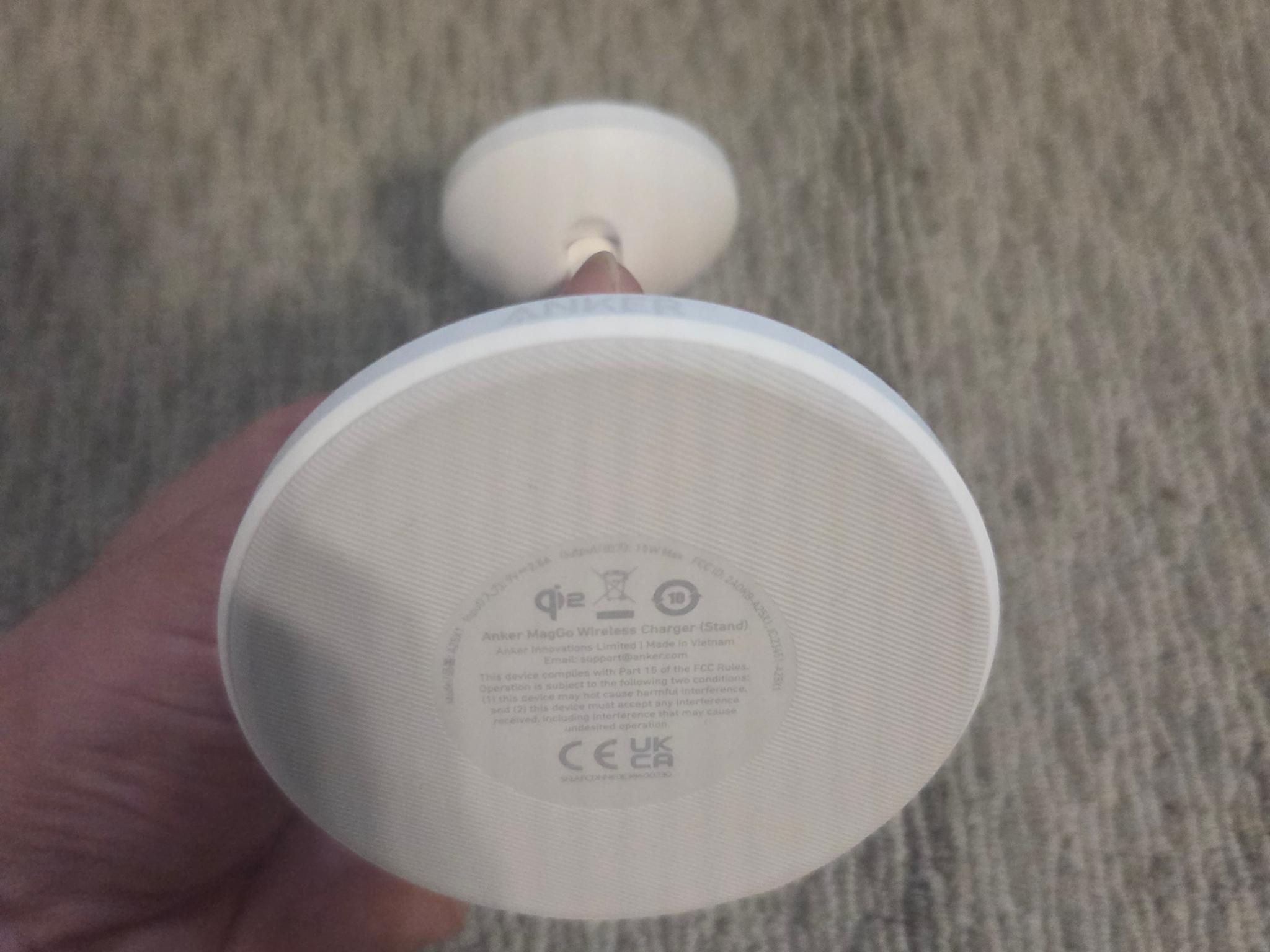 Anker mag go in white (excellent condition)