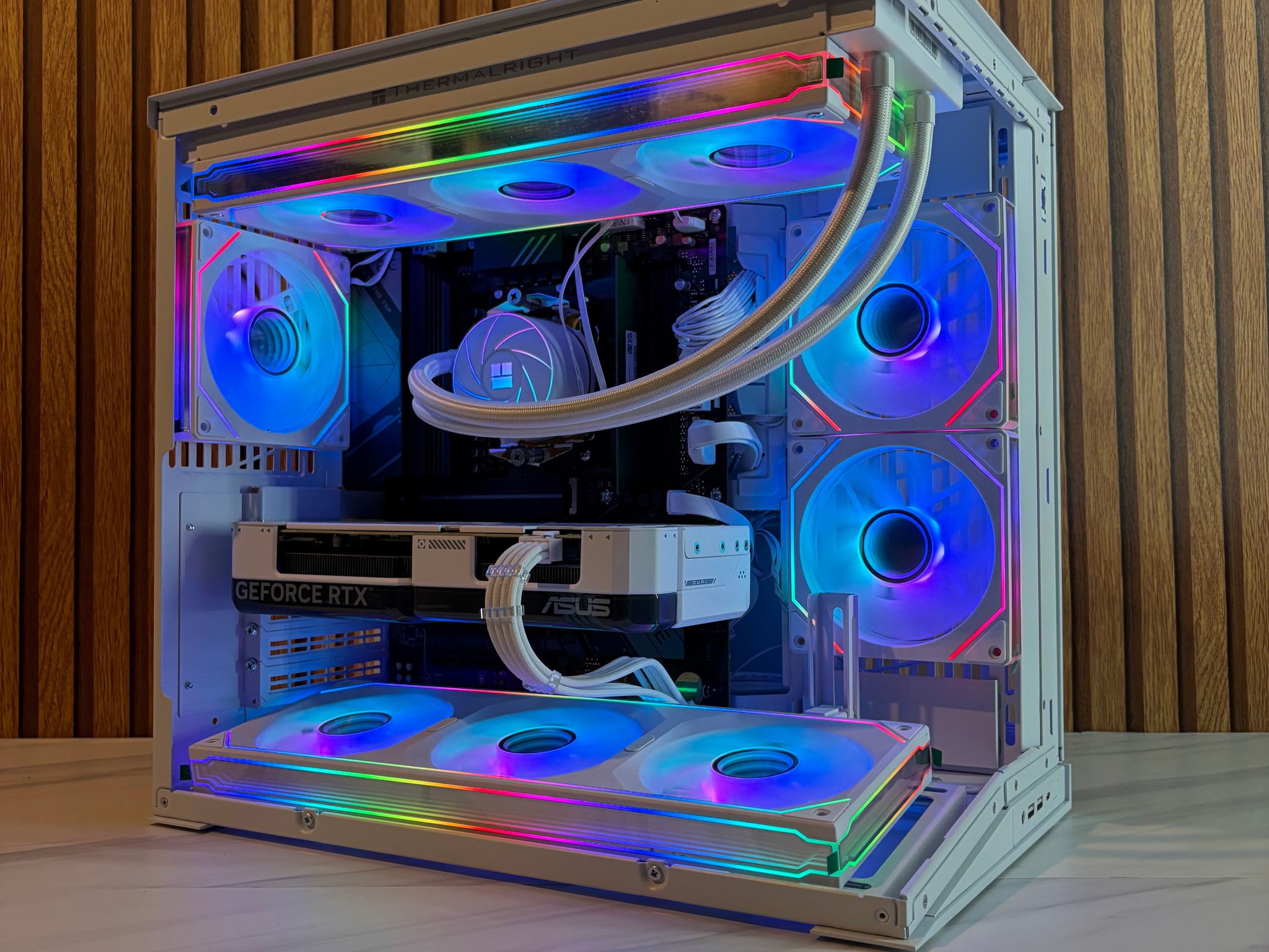RTX 4070 | RYZEN 5 9600X | 16GB DDR5 | 2TB NVME | 650W | 360MM AIO | Windows 11 pro