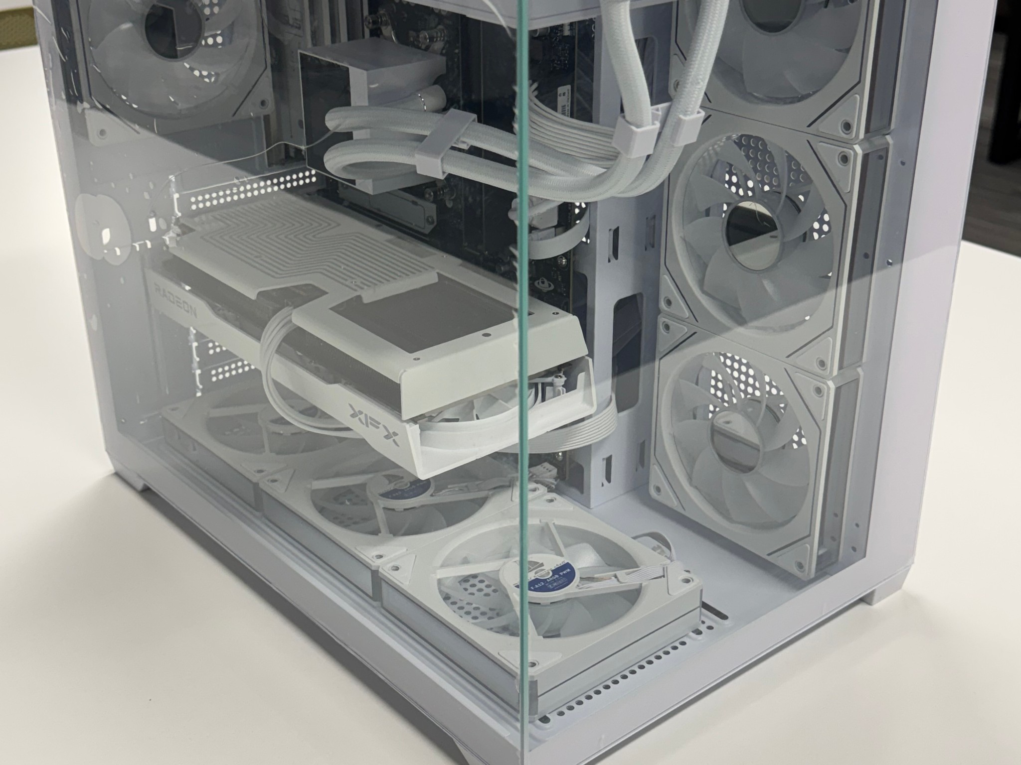 'ALL NEW PARTS' AM5 X3D PC with RX 9060 XT 16GB