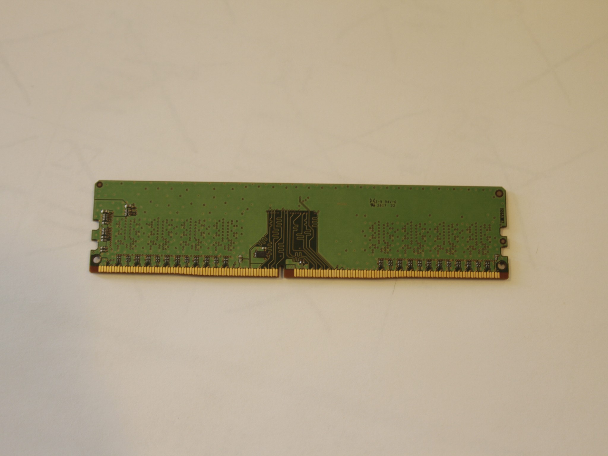 Micron DDR4-2400 (1 x 8GB)