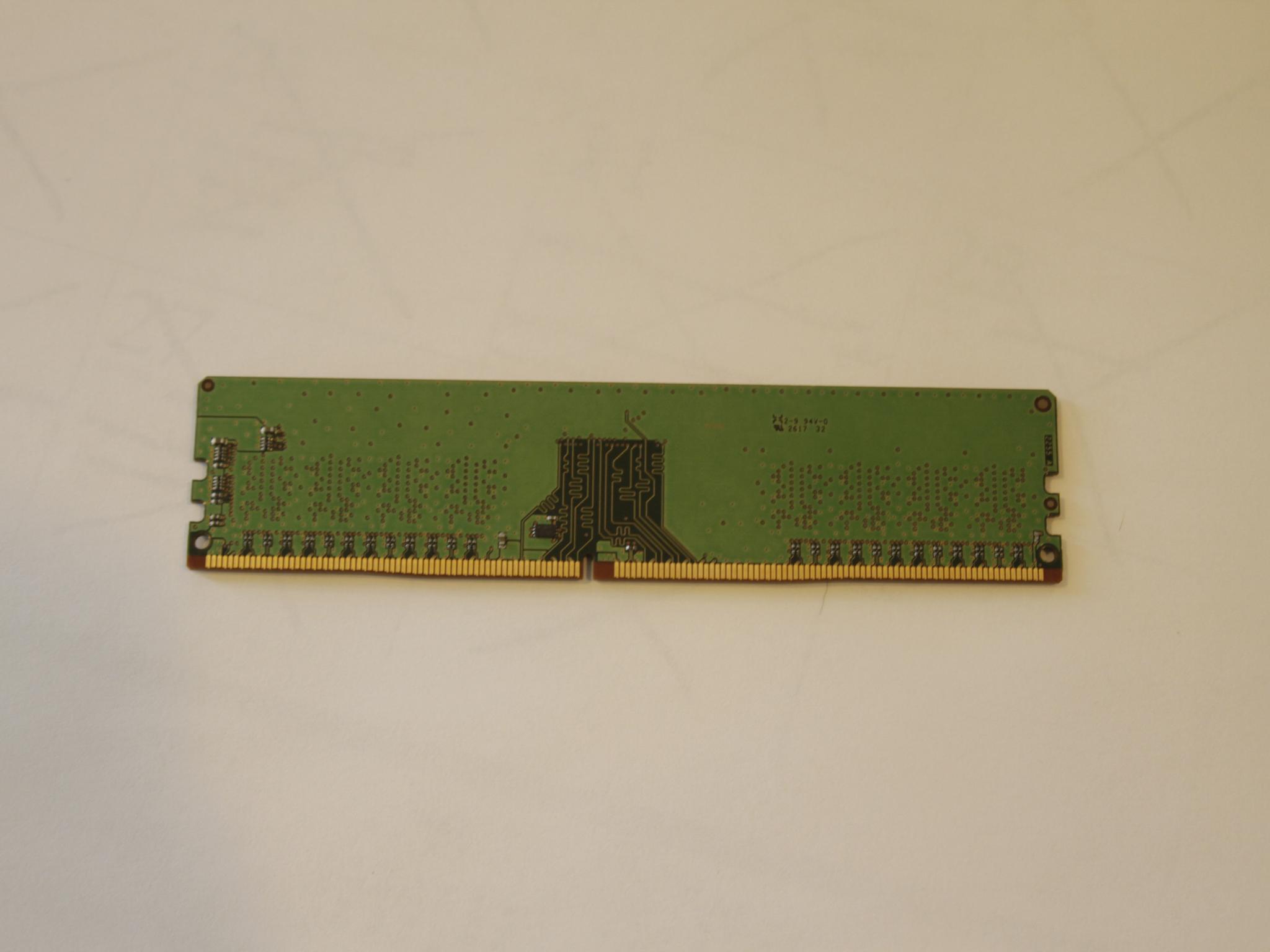Micron DDR4-2400 (1 x 8GB)