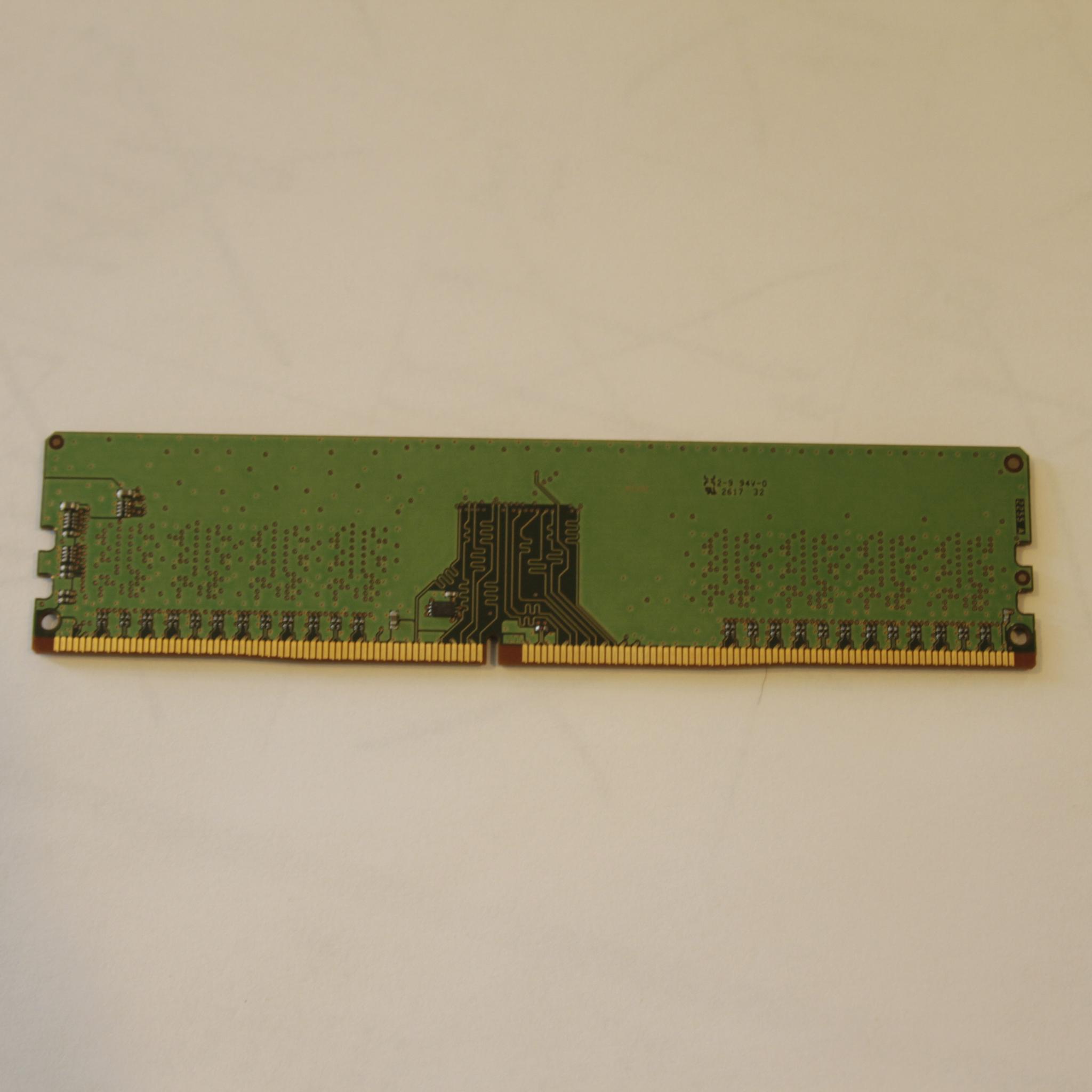Micron DDR4-2400 (1 x 8GB)