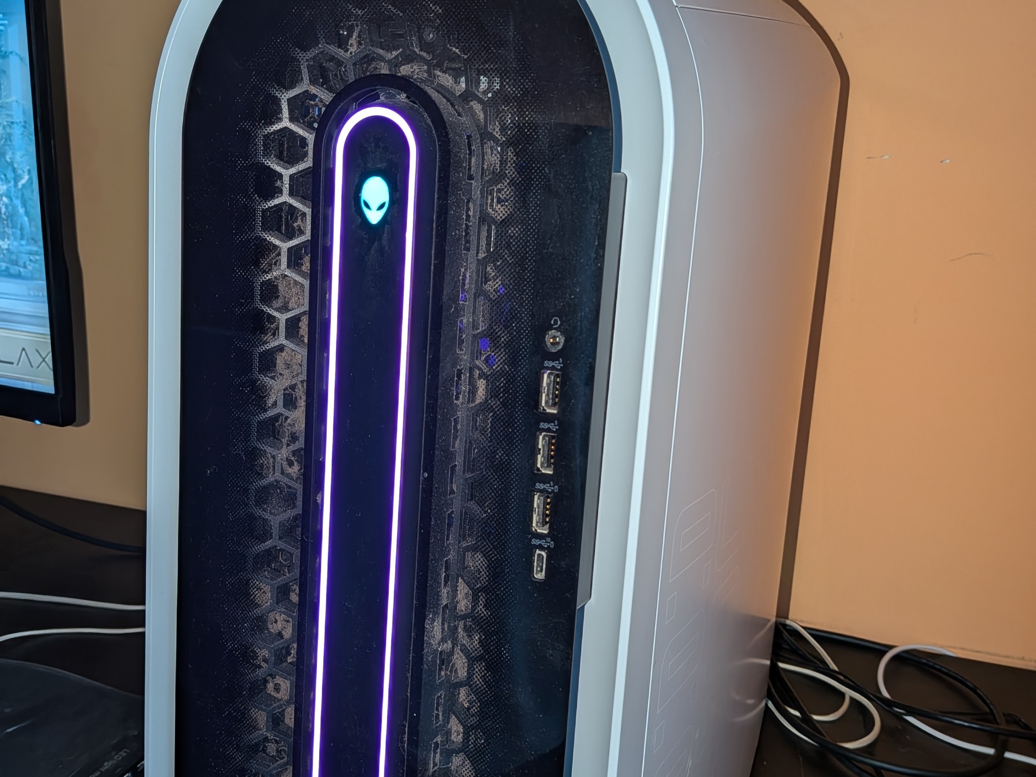 i7-12700F | 3080 Ti | 16GB DDR5 | 1TB NVMe | ALIENWARE AURORA R13