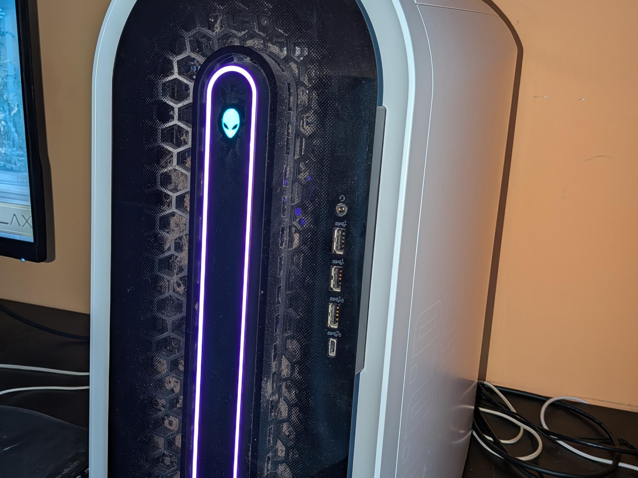 i7-12700F | 3080 Ti | 16GB DDR5 | 1TB NVMe | ALIENWARE AURORA R13
