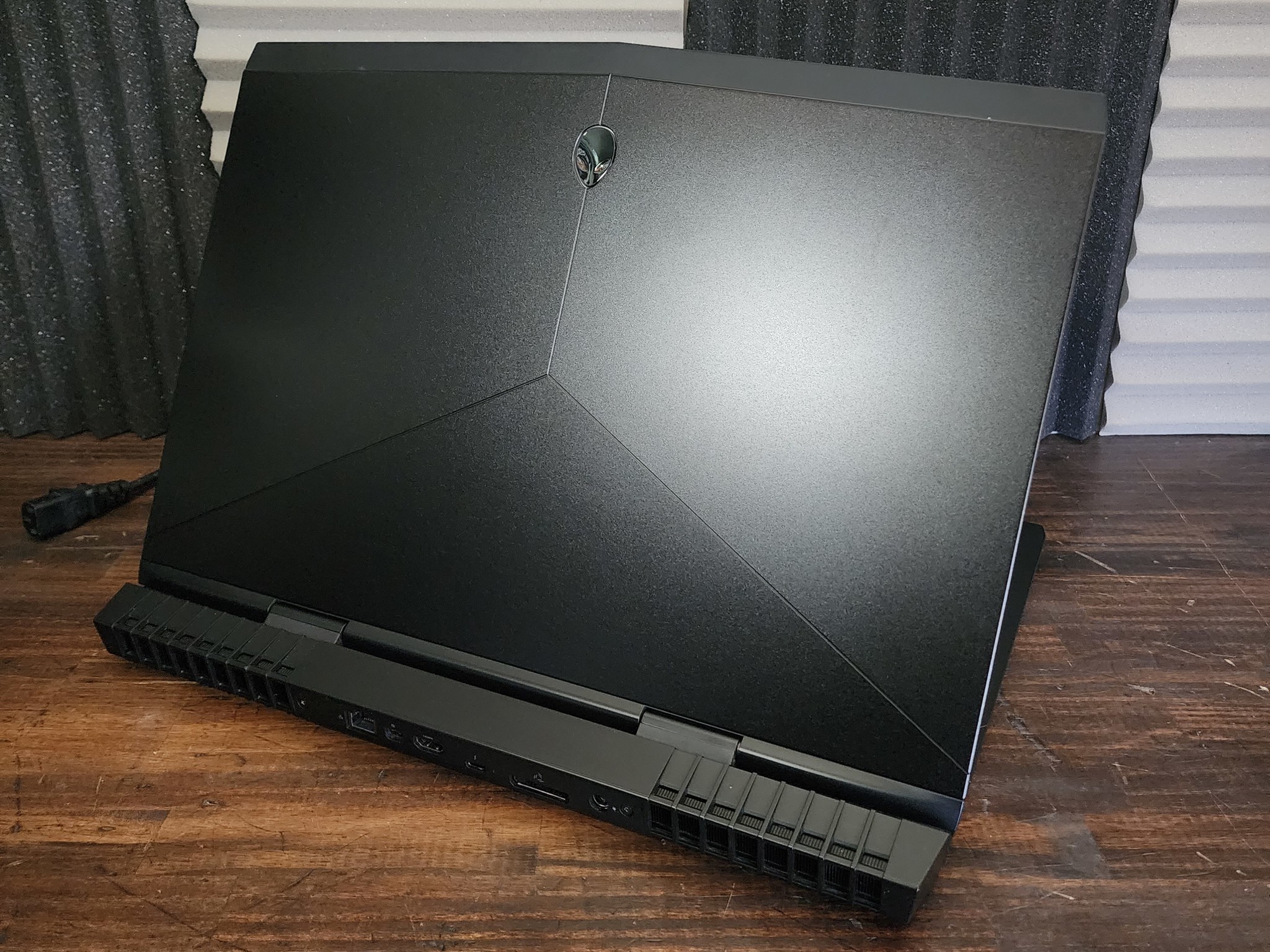 👽 GeForce GTX 1070 8GB // Intel Core i7 8750H // SK Hynix 16GB 2400MHz : Alienware 17 R5