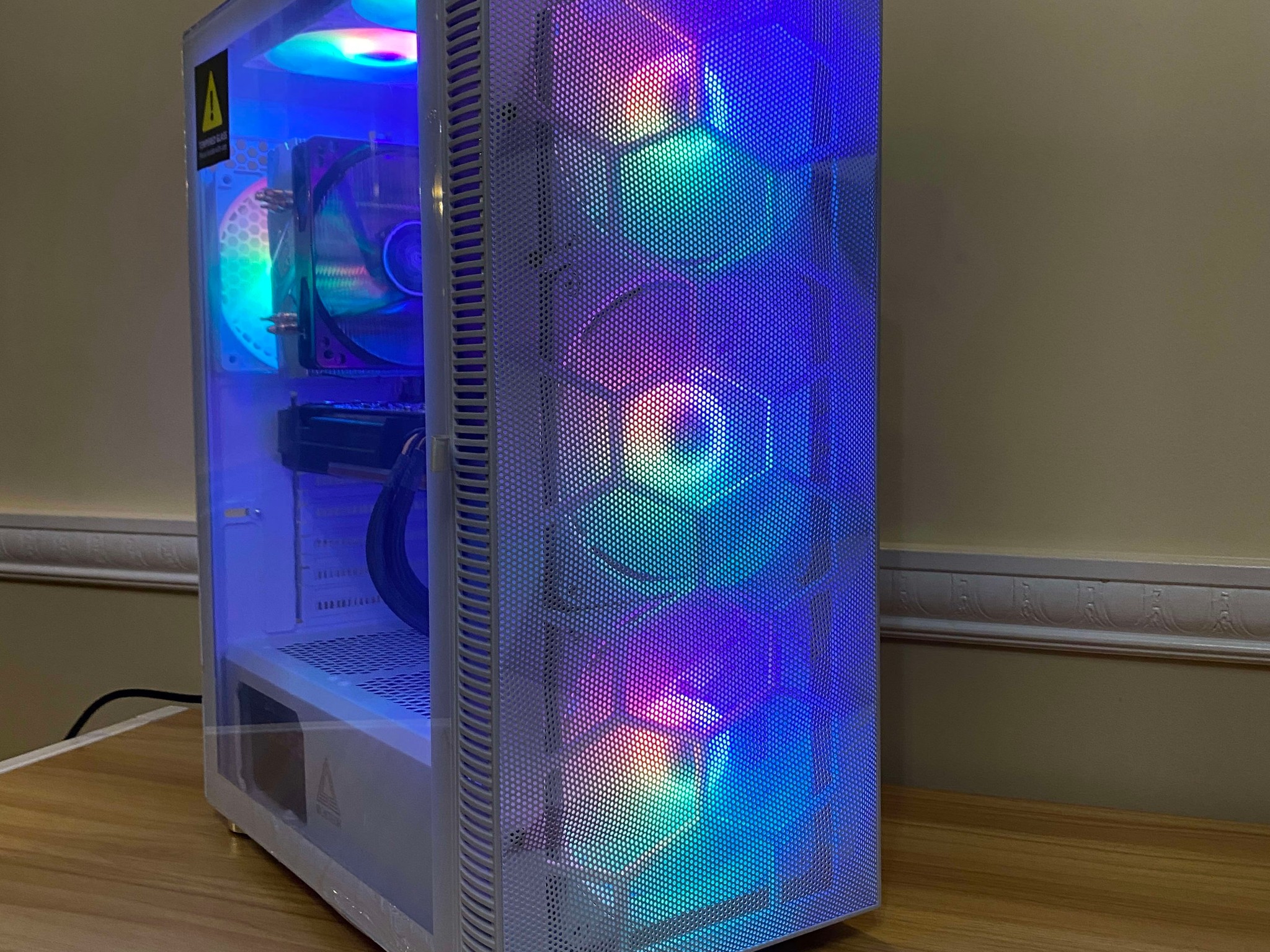 Midrange Gaming PC with Intel Core i7-4770 and Radeon R9 390