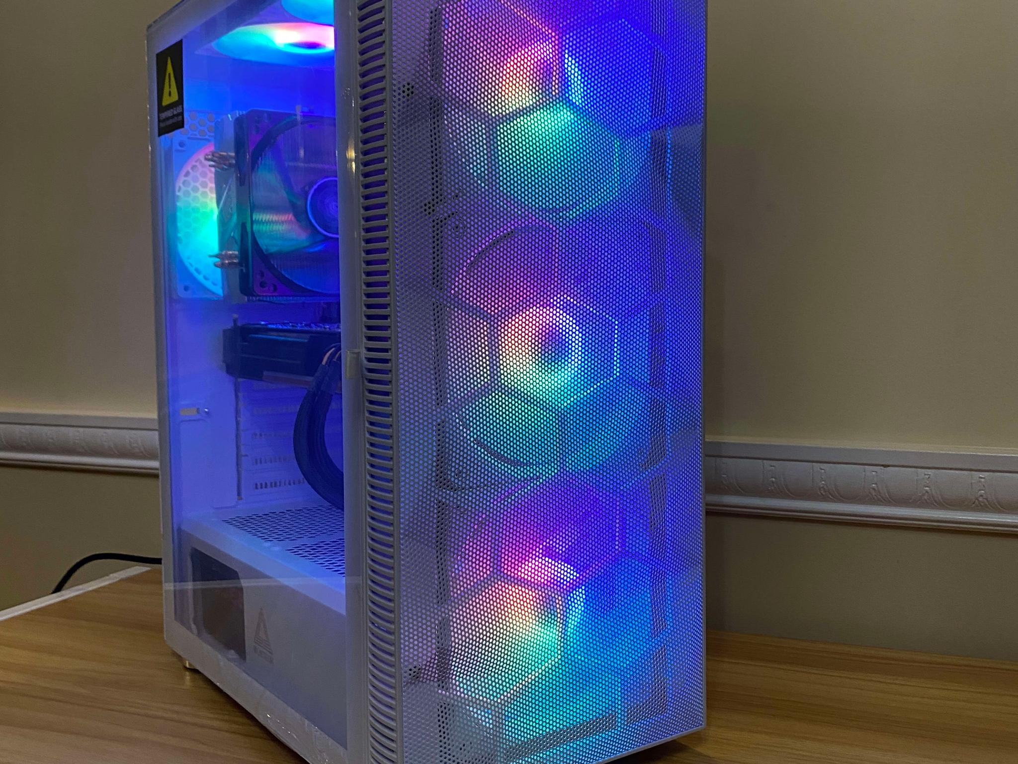 Midrange Gaming PC with Intel Core i7-4770 and Radeon R9 390