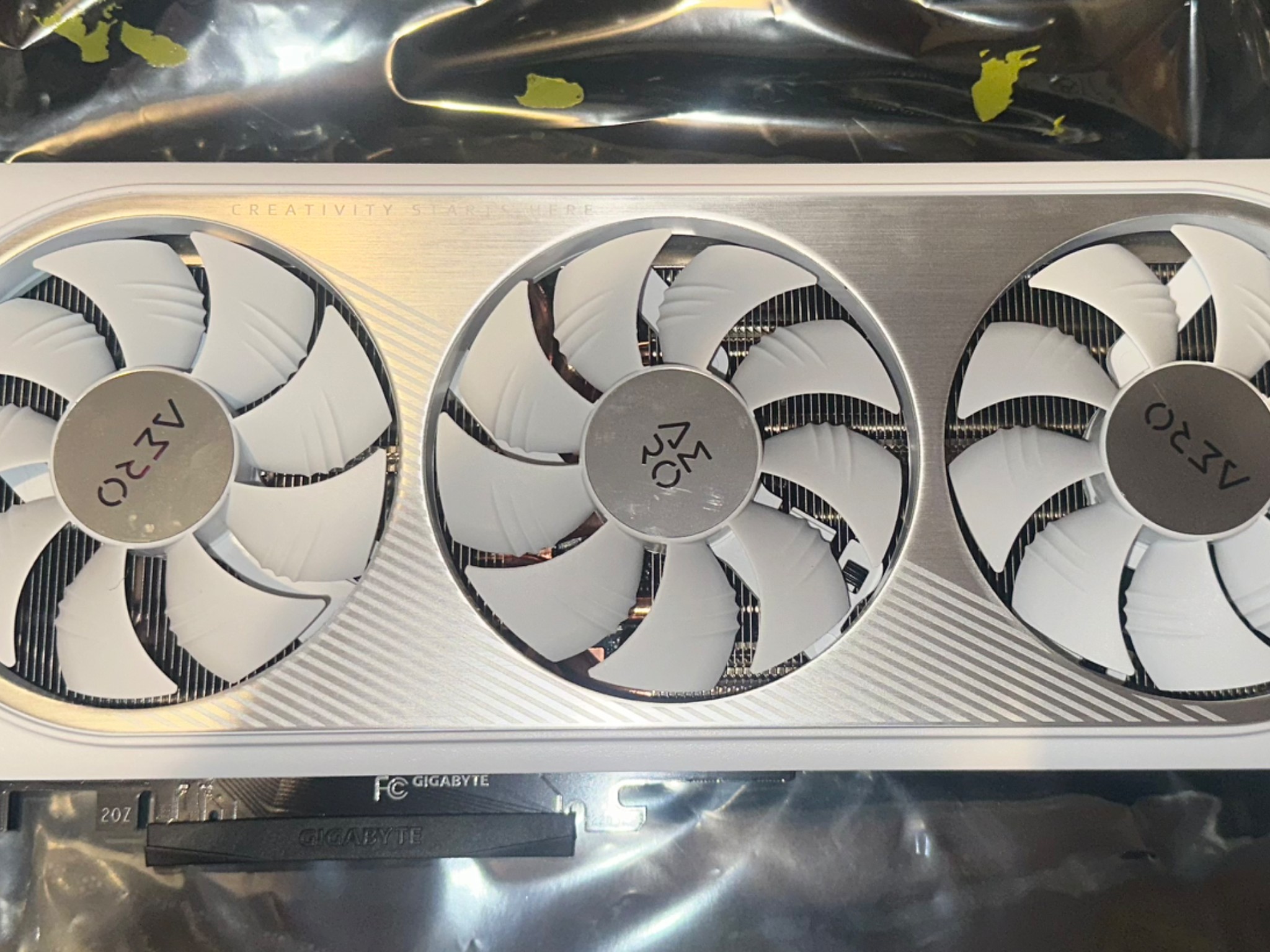 GIGABYTE Aero RTX 4070Ti Super