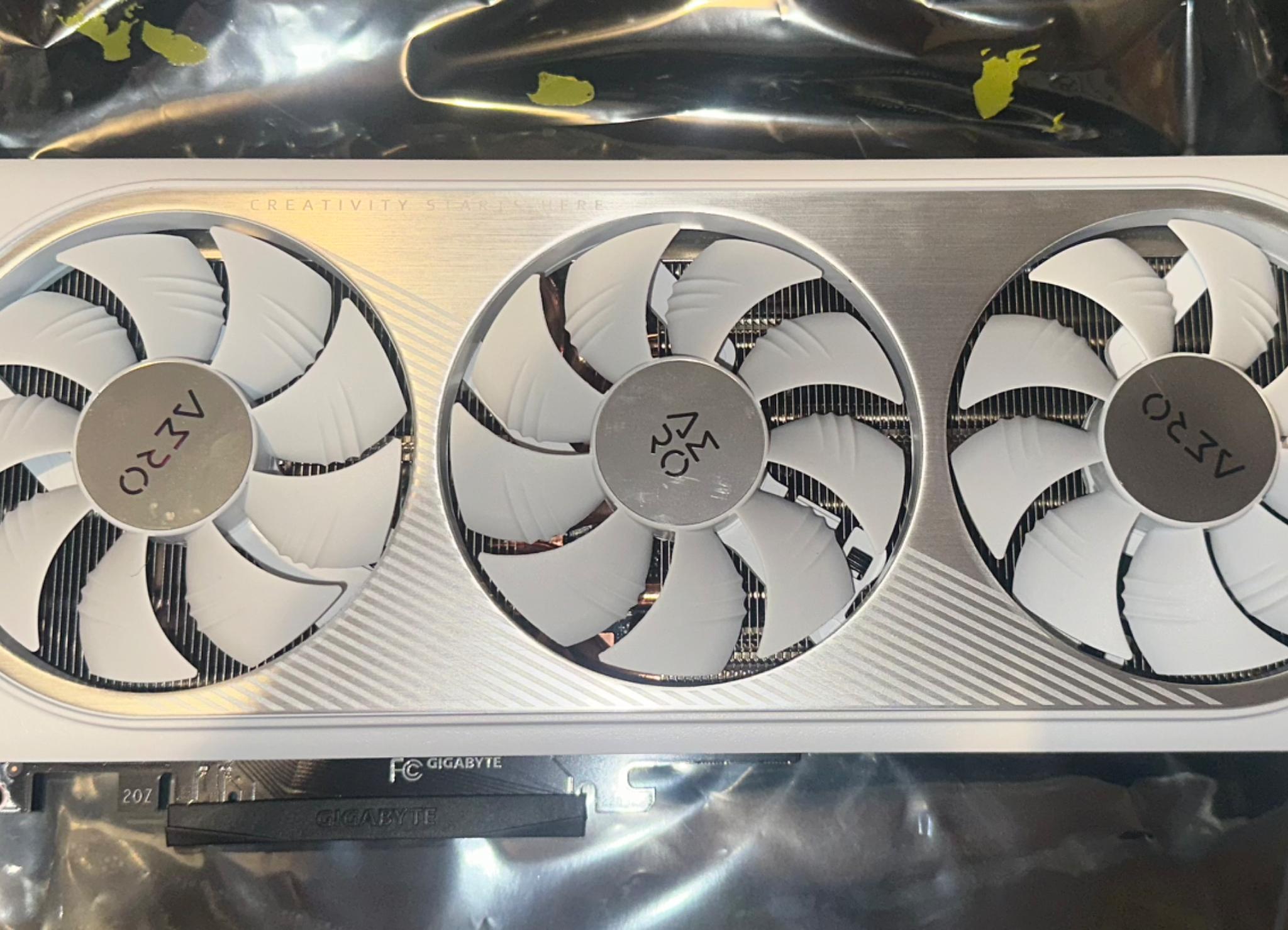 GIGABYTE Aero RTX 4070Ti Super