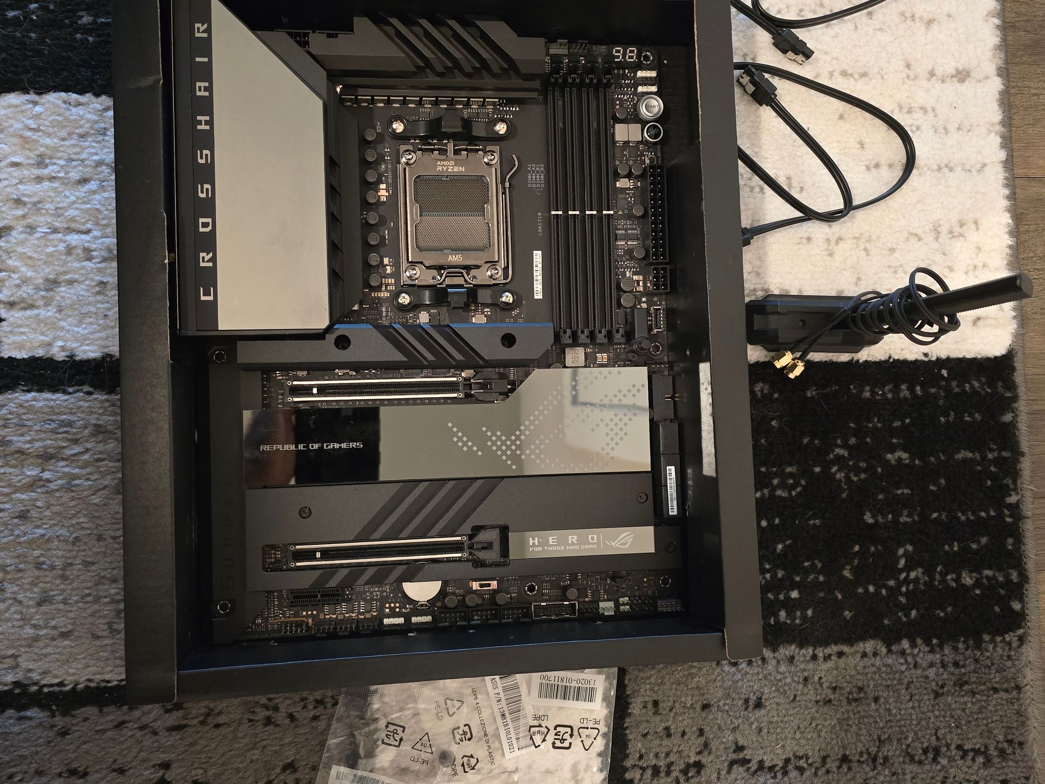 AMD Ryzen 9 9950X3d+Asus Crosshair X670E Hero+32GB DDR5 Gskill Trident Z Neo RGB 6000Mhz