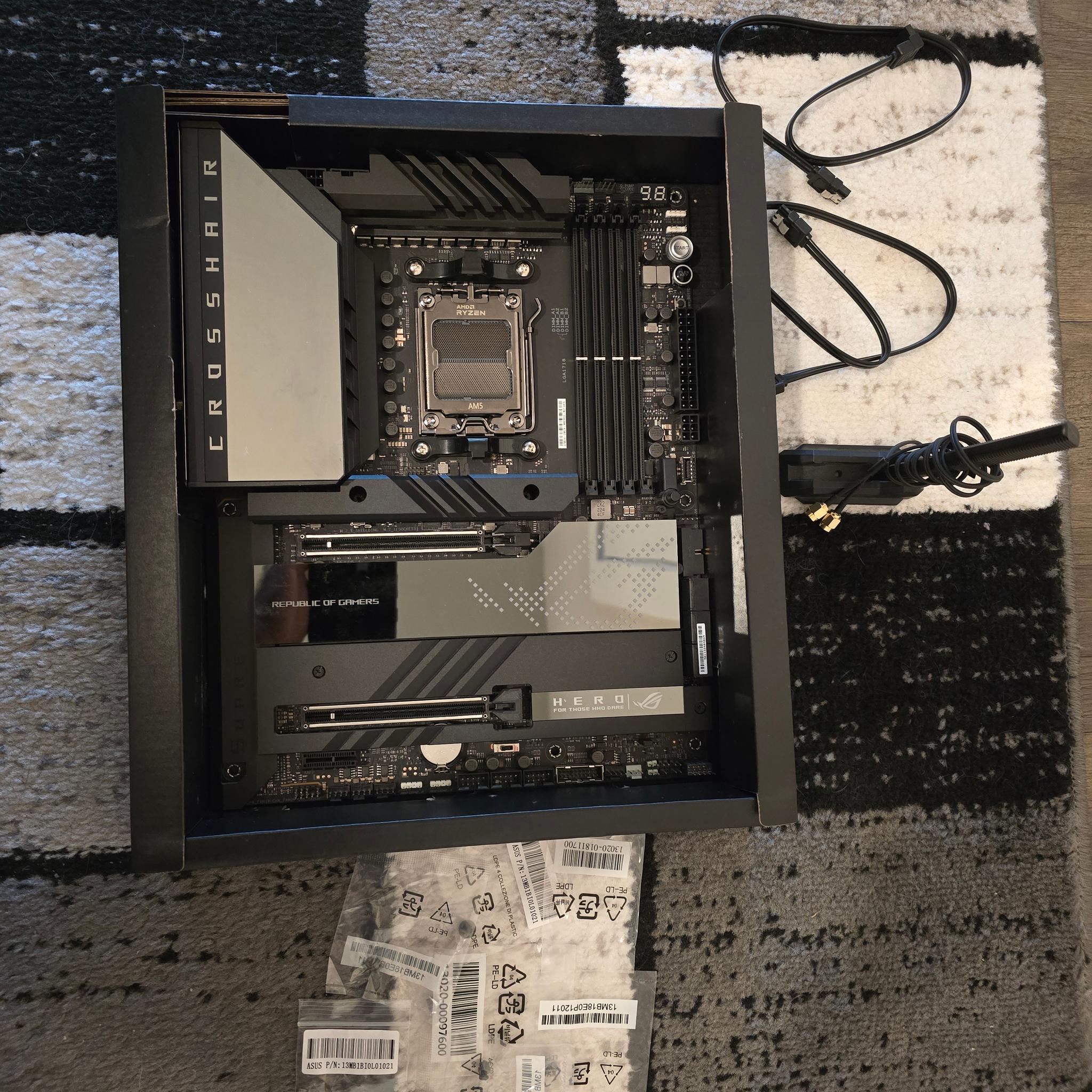 AMD Ryzen 9 9950X3d+Asus Crosshair X670E Hero+32GB DDR5 Gskill Trident Z Neo RGB 6000Mhz