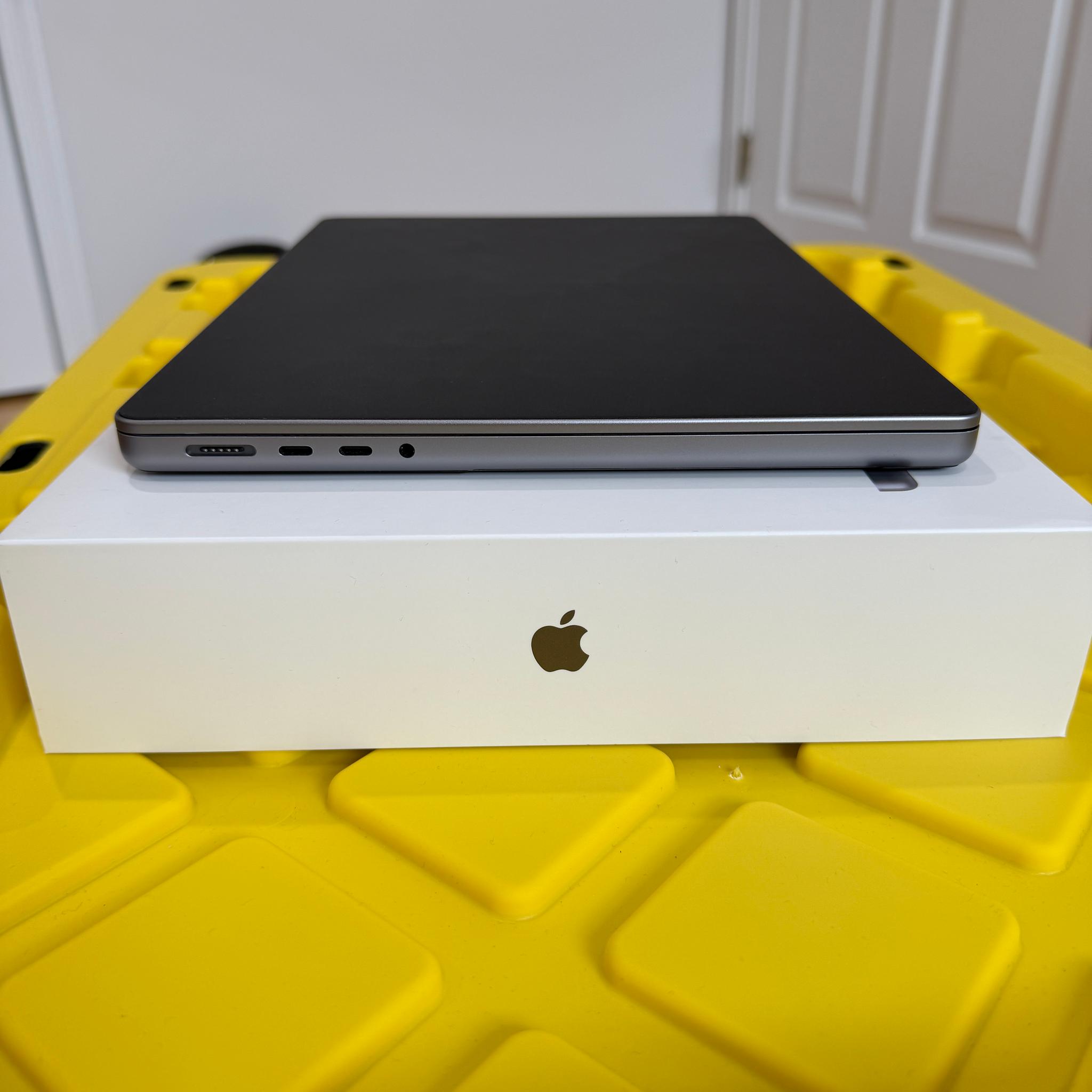 MacBook Pro (14inch, 2021) | M1 Pro, 32GB, 512GB | Space Gray