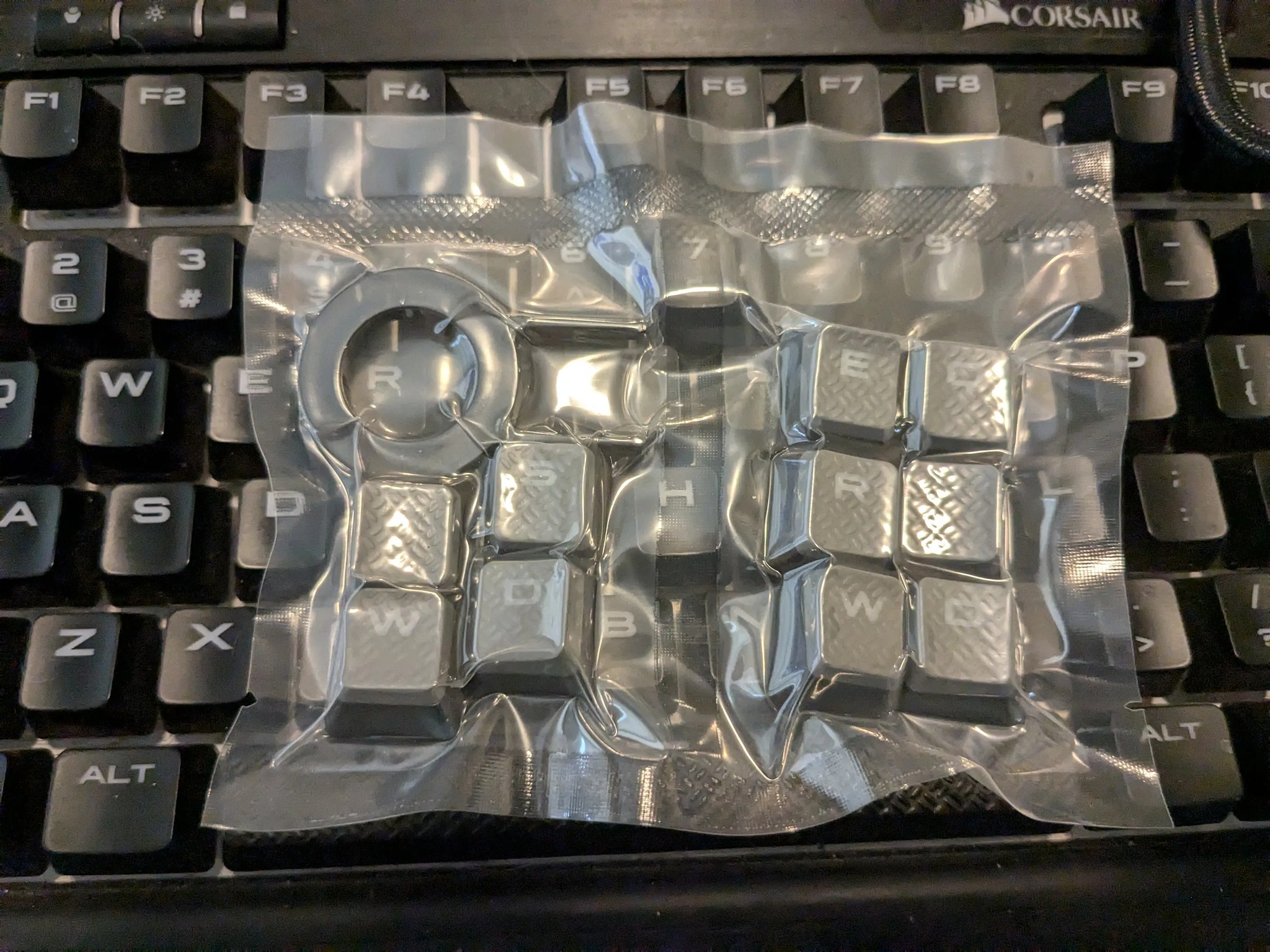 Corsair STRAFE RGB MK.2 Mechanical Gaming Keyboard CHERRY MX Red Switches + Extras