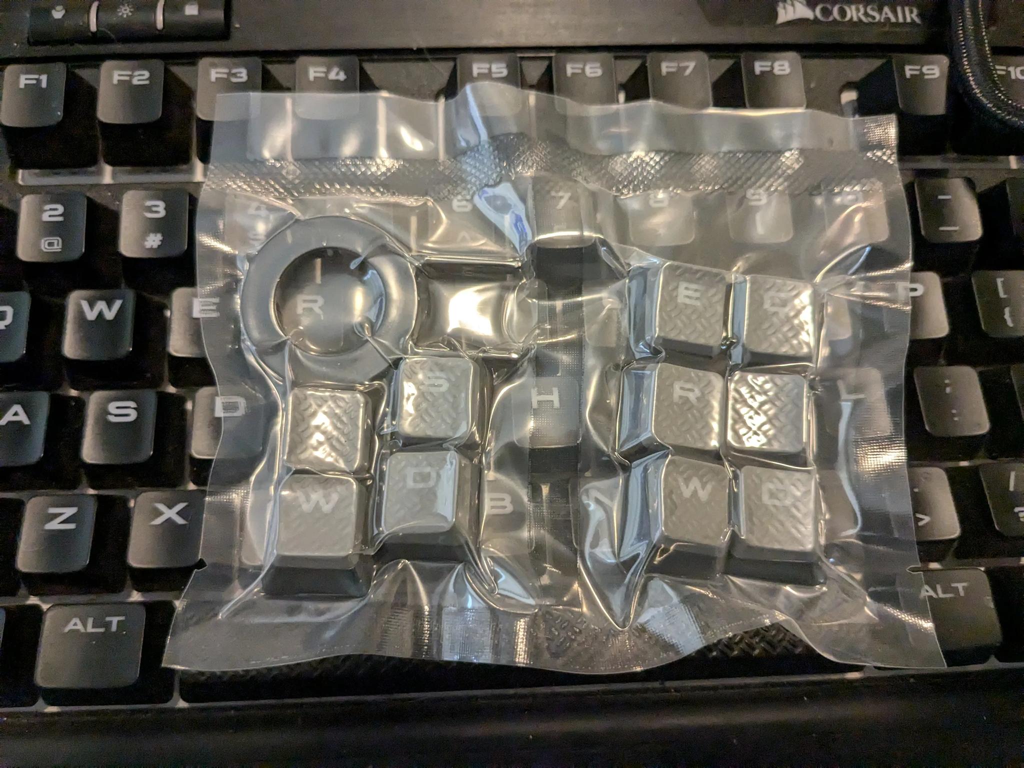 Corsair STRAFE RGB MK.2 Mechanical Gaming Keyboard CHERRY MX Red Switches + Extras