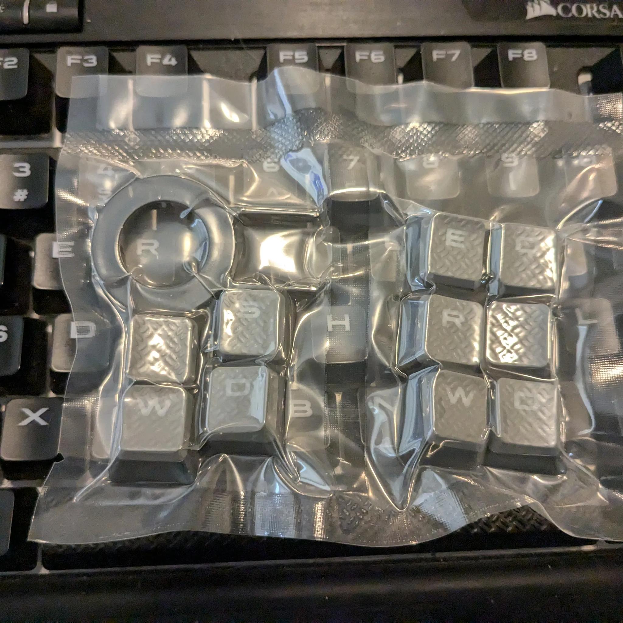 Corsair STRAFE RGB MK.2 Mechanical Gaming Keyboard CHERRY MX Red Switches + Extras
