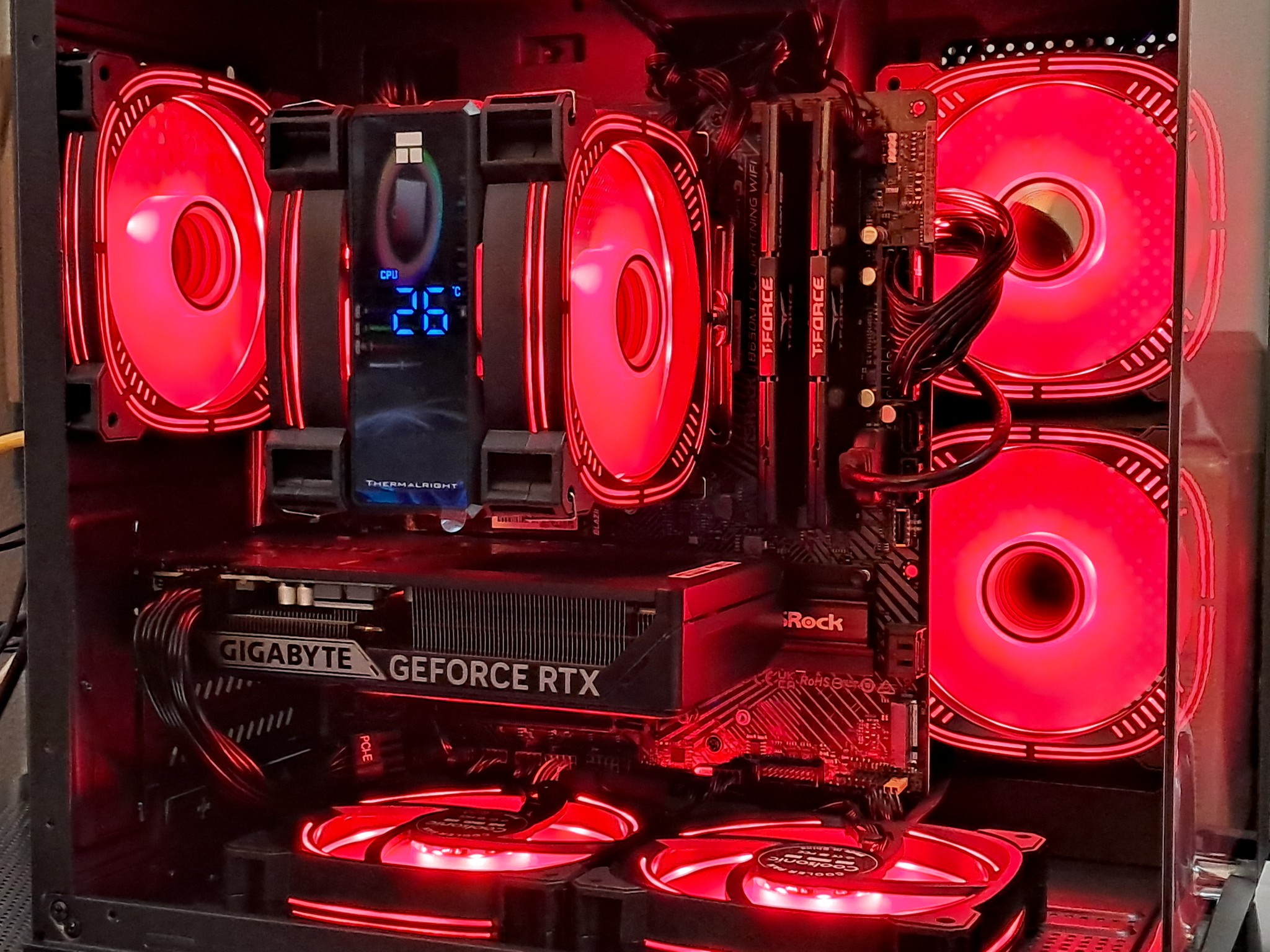Airflow King 👑 RTX 5060 | Ryzen 5 8400F | 32GB DDR5 | Digital CPU Display | 1TB SSD | WiFi!
