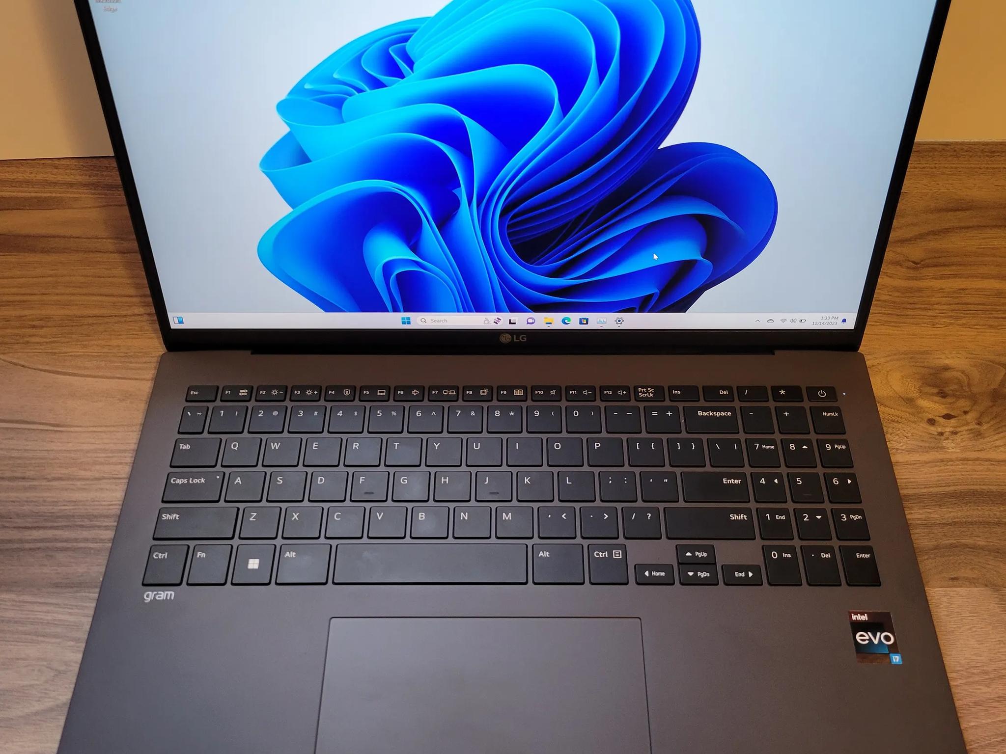 LG Gram Laptop Silver - 1Tb- Intel i7 13th Gen - 16Gb Ram