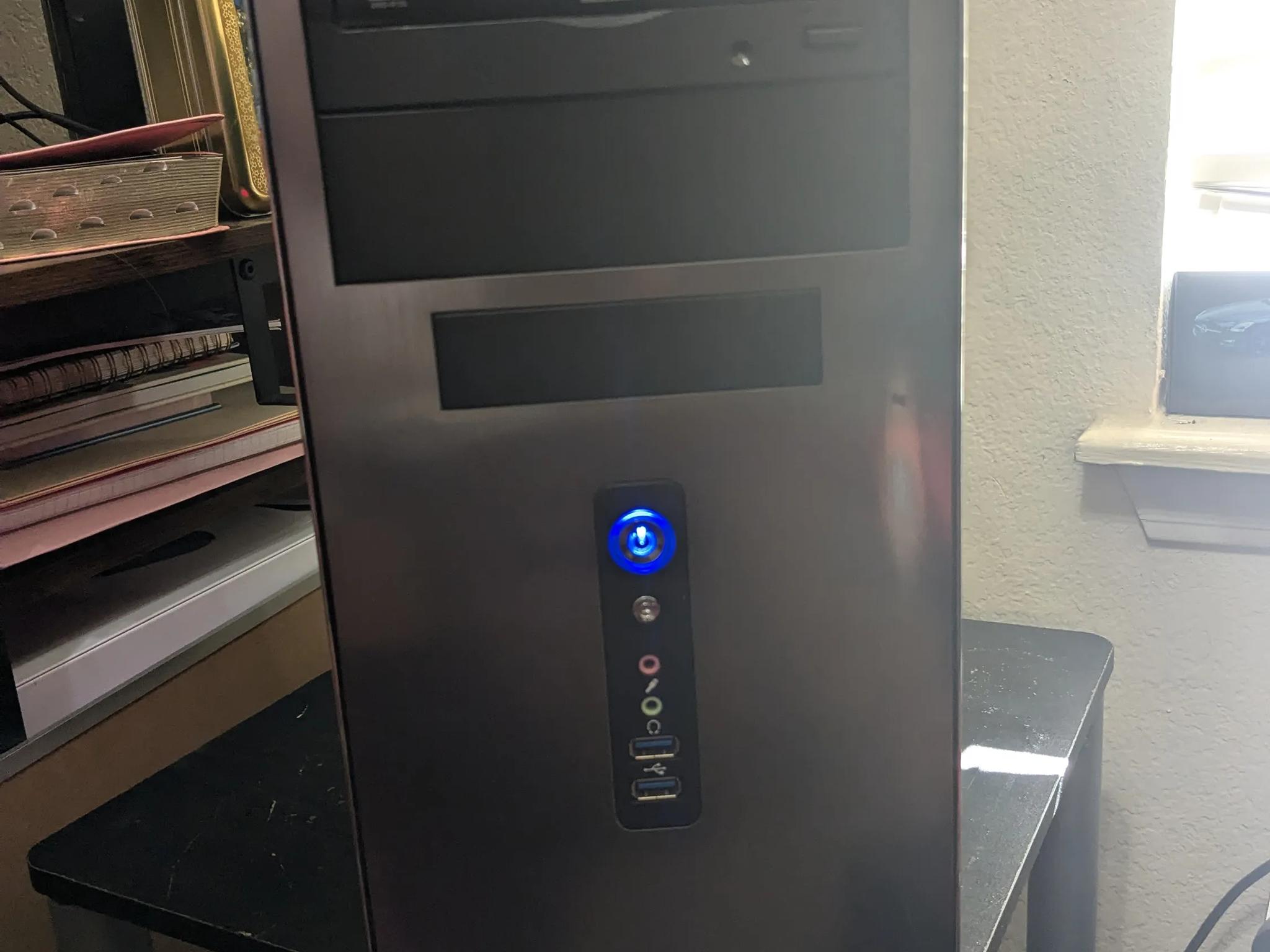 SCRATCH AND DENT Xeon 1220v2 (Same as i5-3450), 16GB RAM, 480GB SSD, R9 370 2GB, Win10