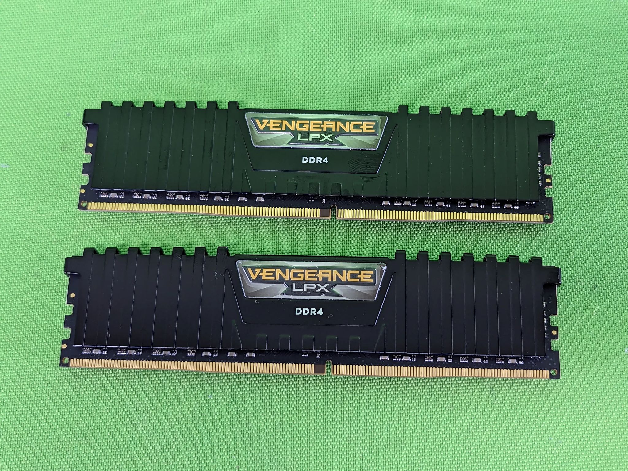 Corsair Vengeance LPX 64GB Kit 3200Mhz CMK64GX4M2E3200C16 - 2x 32GB DDR4 RAM