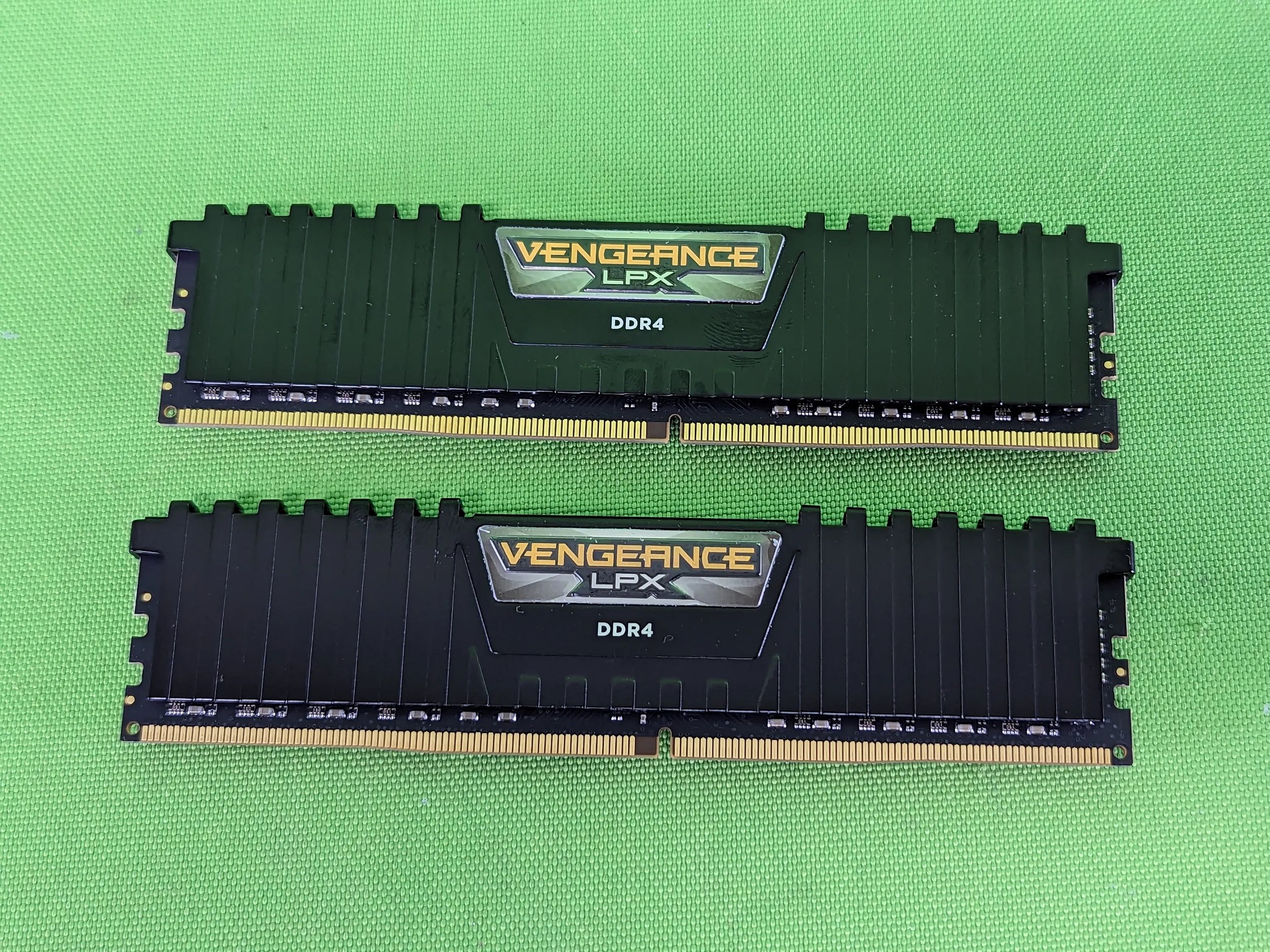 Corsair Vengeance LPX 64GB Kit 3200Mhz CMK64GX4M2E3200C16 - 2x 32GB DDR4 RAM