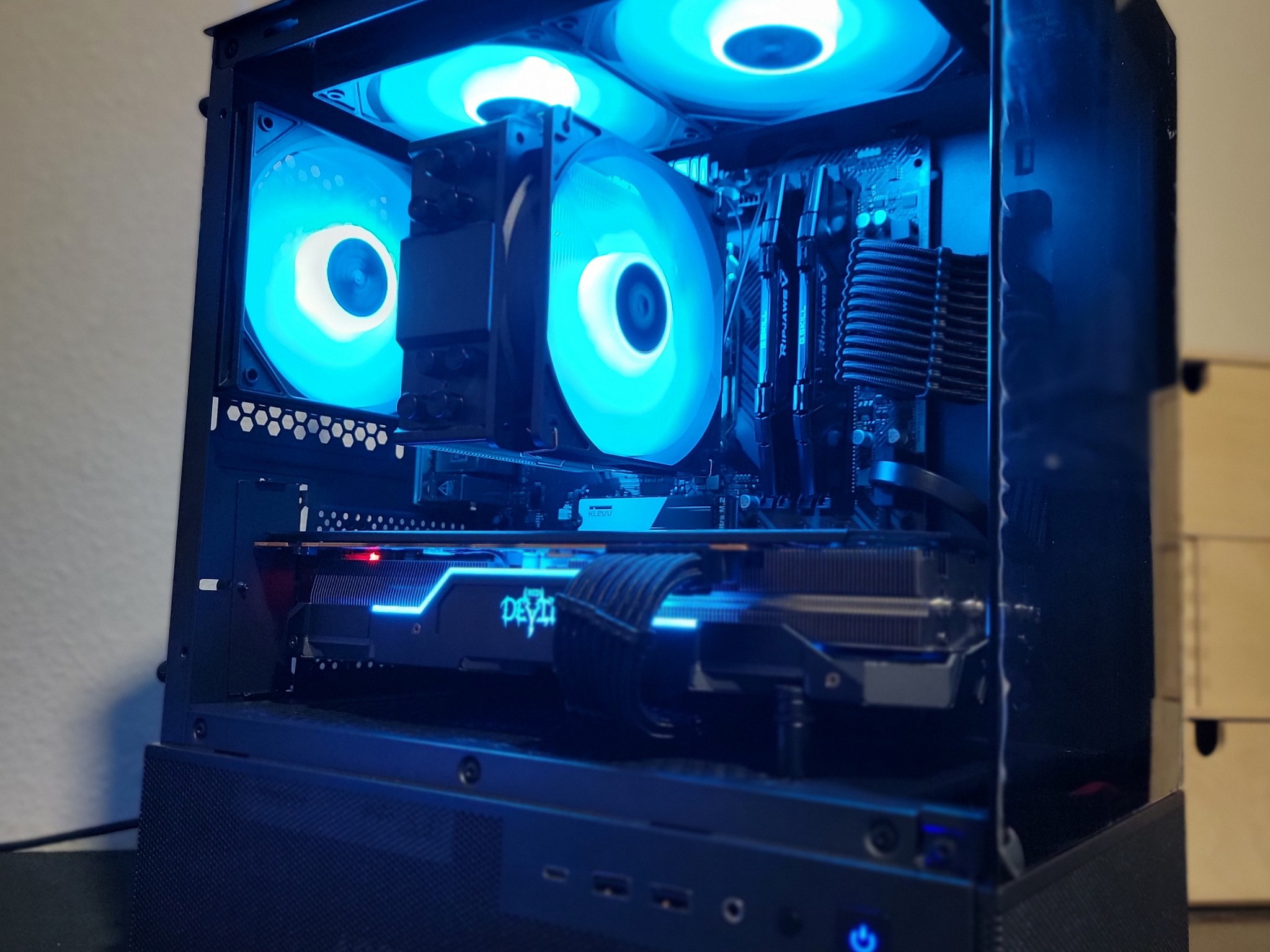 Gaming PC: Rx5700xt🔴Ryzen 5 3600🔴16gb RAM🔴On board WIFI